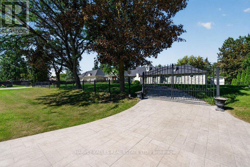 28 Putting Green Crescent Property Photo 3