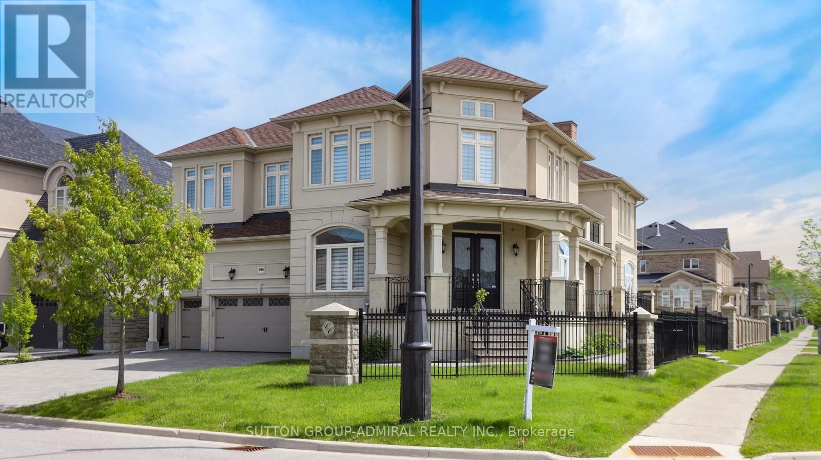 100 Virtue Crescent Property Photo 1