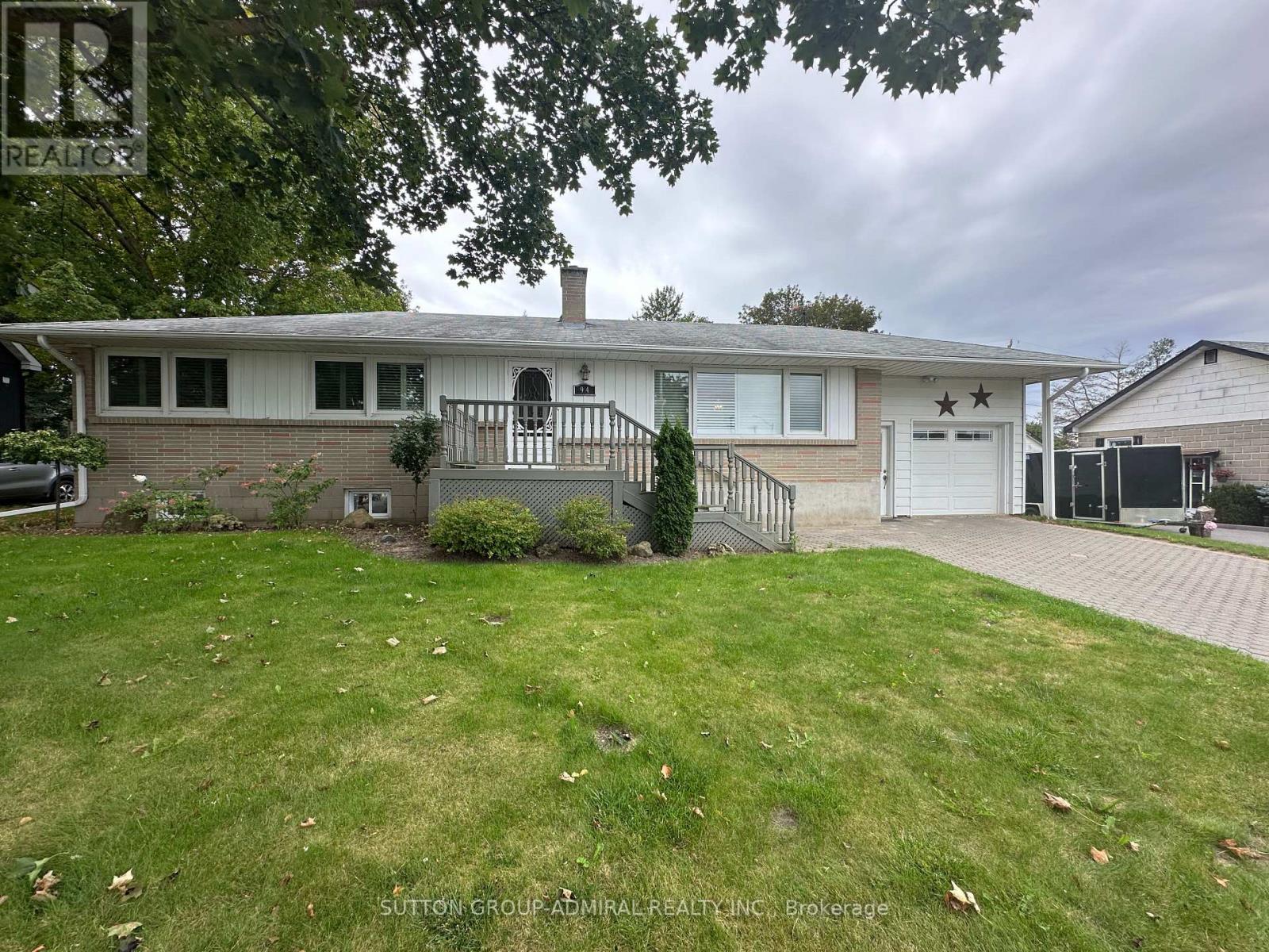94 Queen Street S Property Photo 1