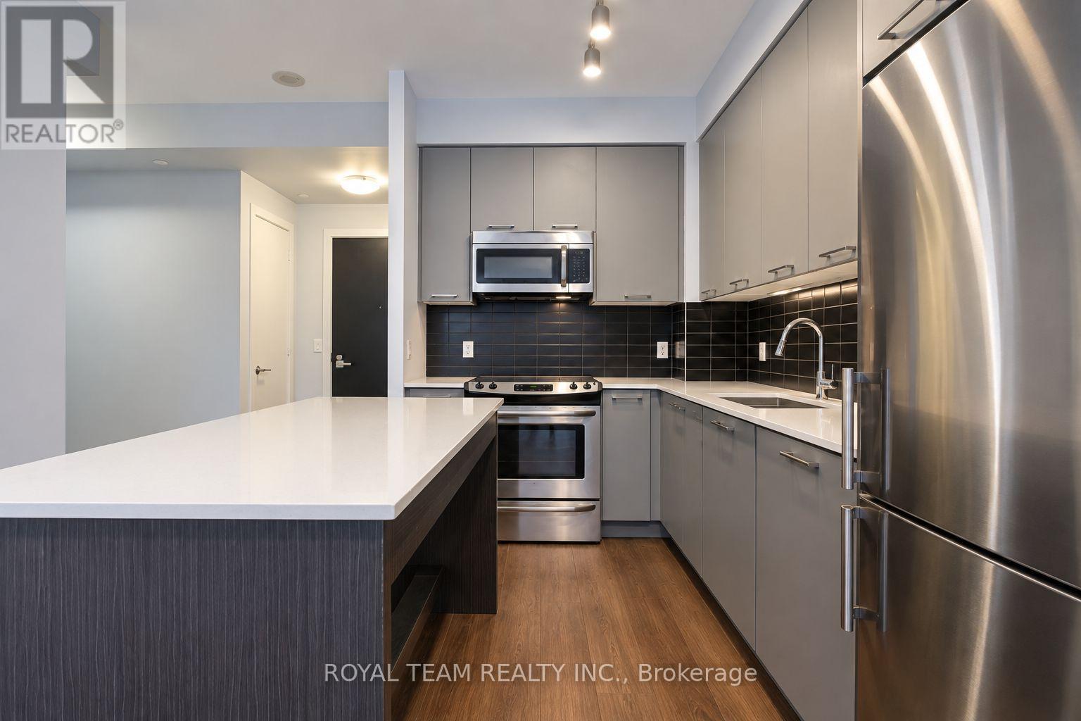 536 - 9471 Yonge Street Property Photo 3