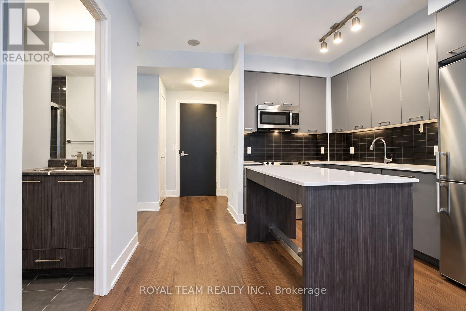 536 - 9471 Yonge Street Property Photo 4
