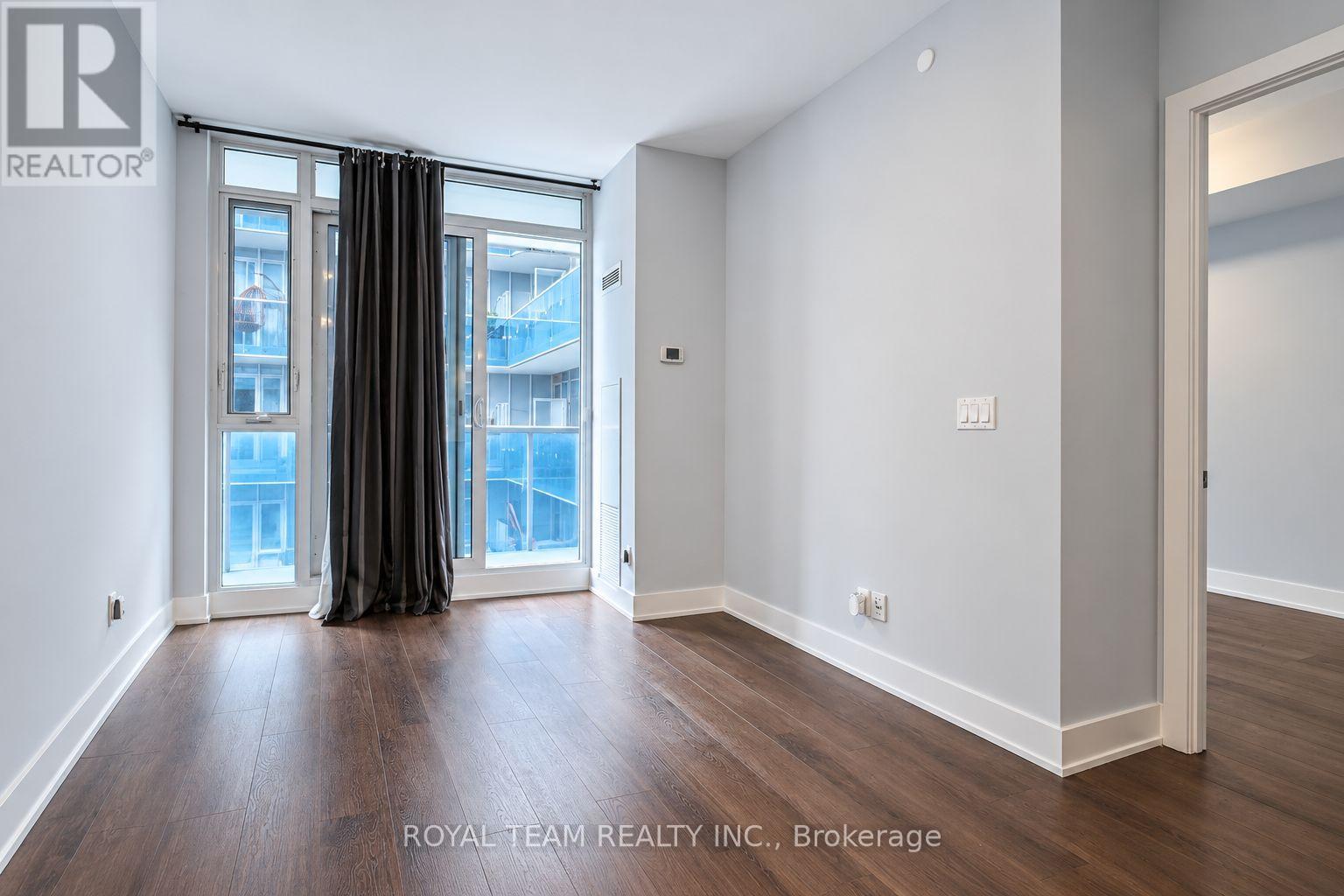 536 - 9471 Yonge Street Property Photo 5