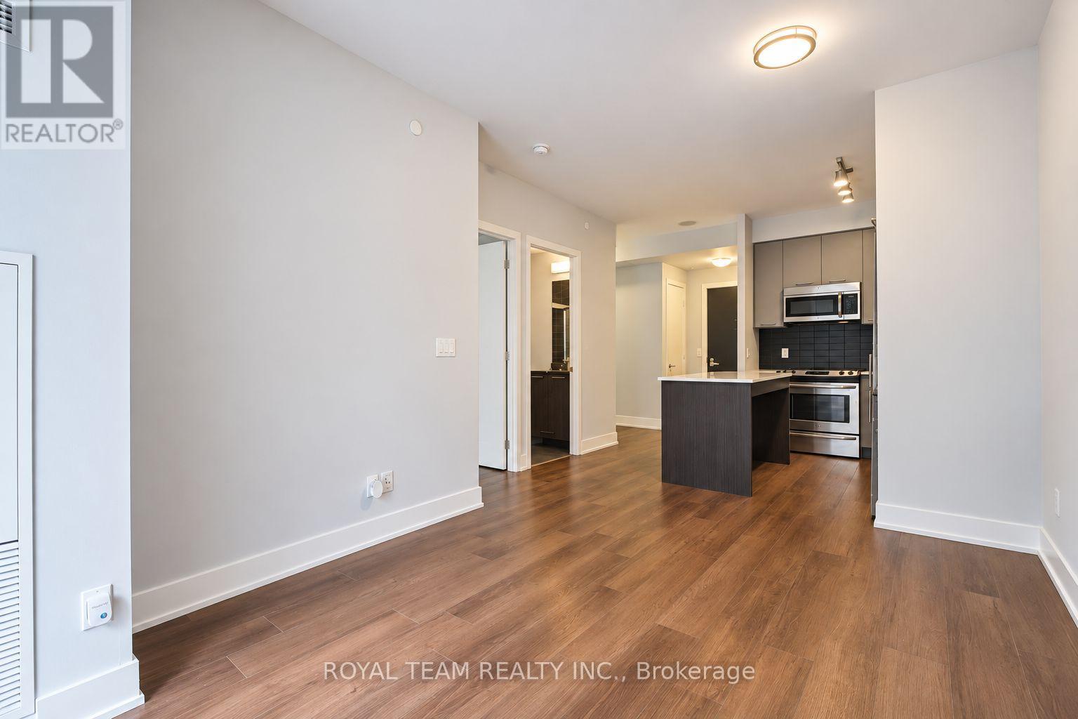 536 - 9471 Yonge Street Property Photo 6