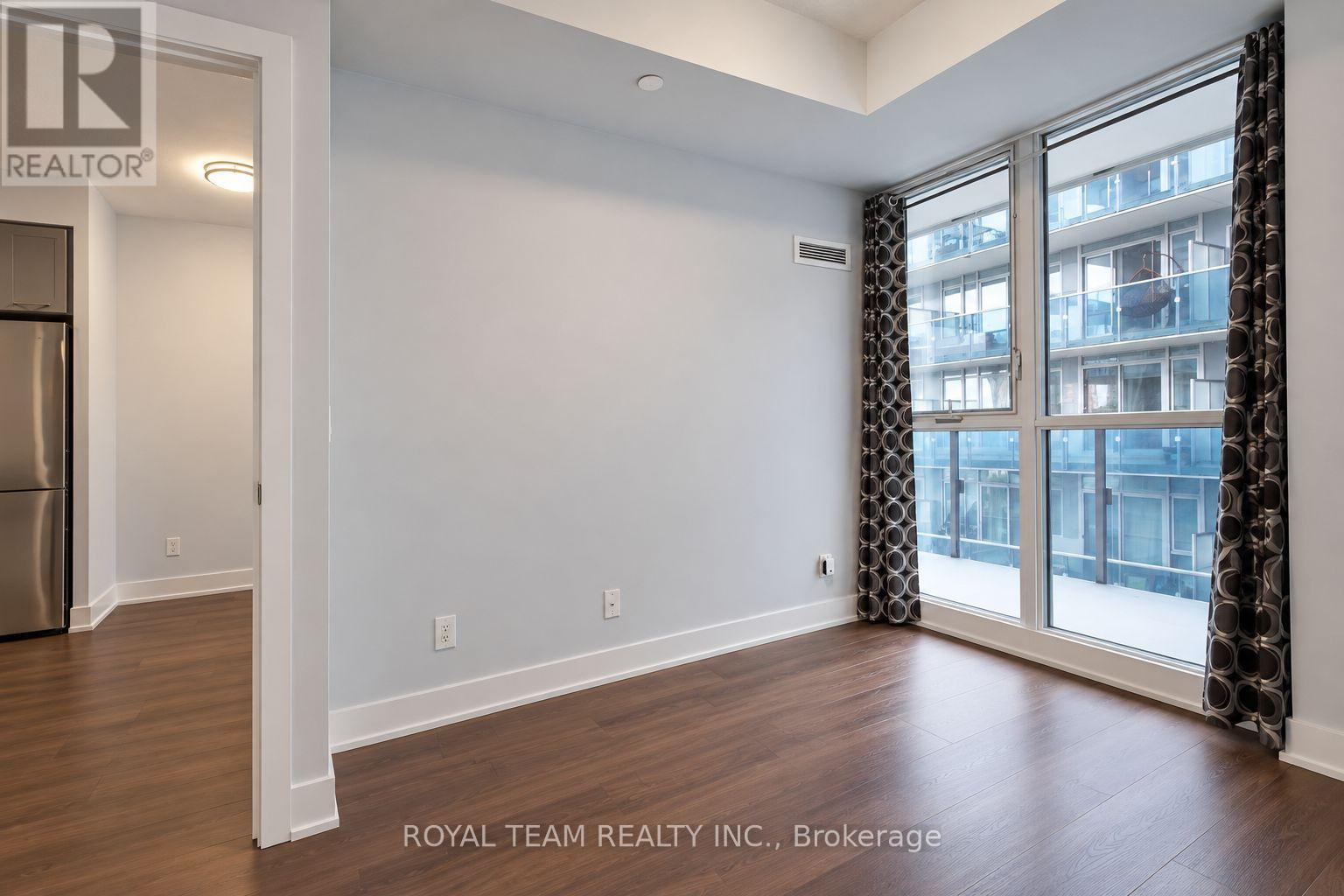 536 - 9471 Yonge Street Property Photo 11
