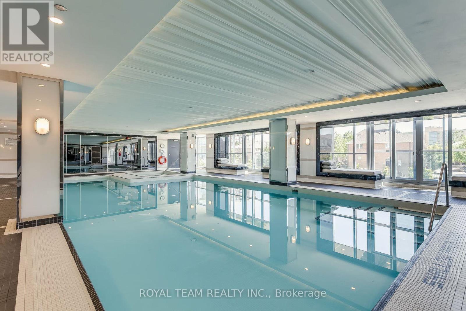 536 - 9471 Yonge Street Property Photo 18