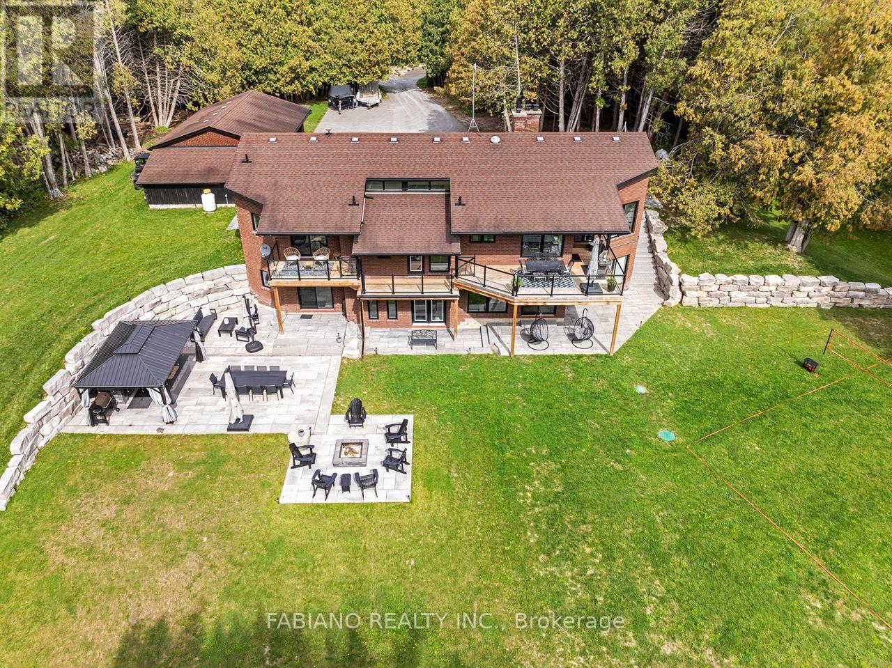 4767 14th Line Property Photo 4
