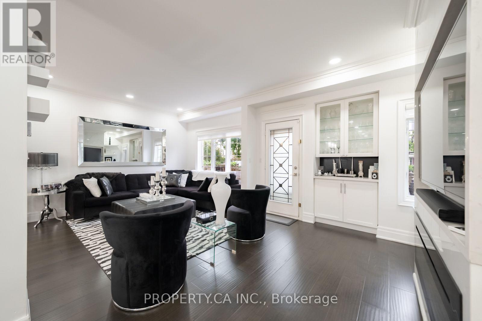 183 Kingsbridge Circle Property Photo 8