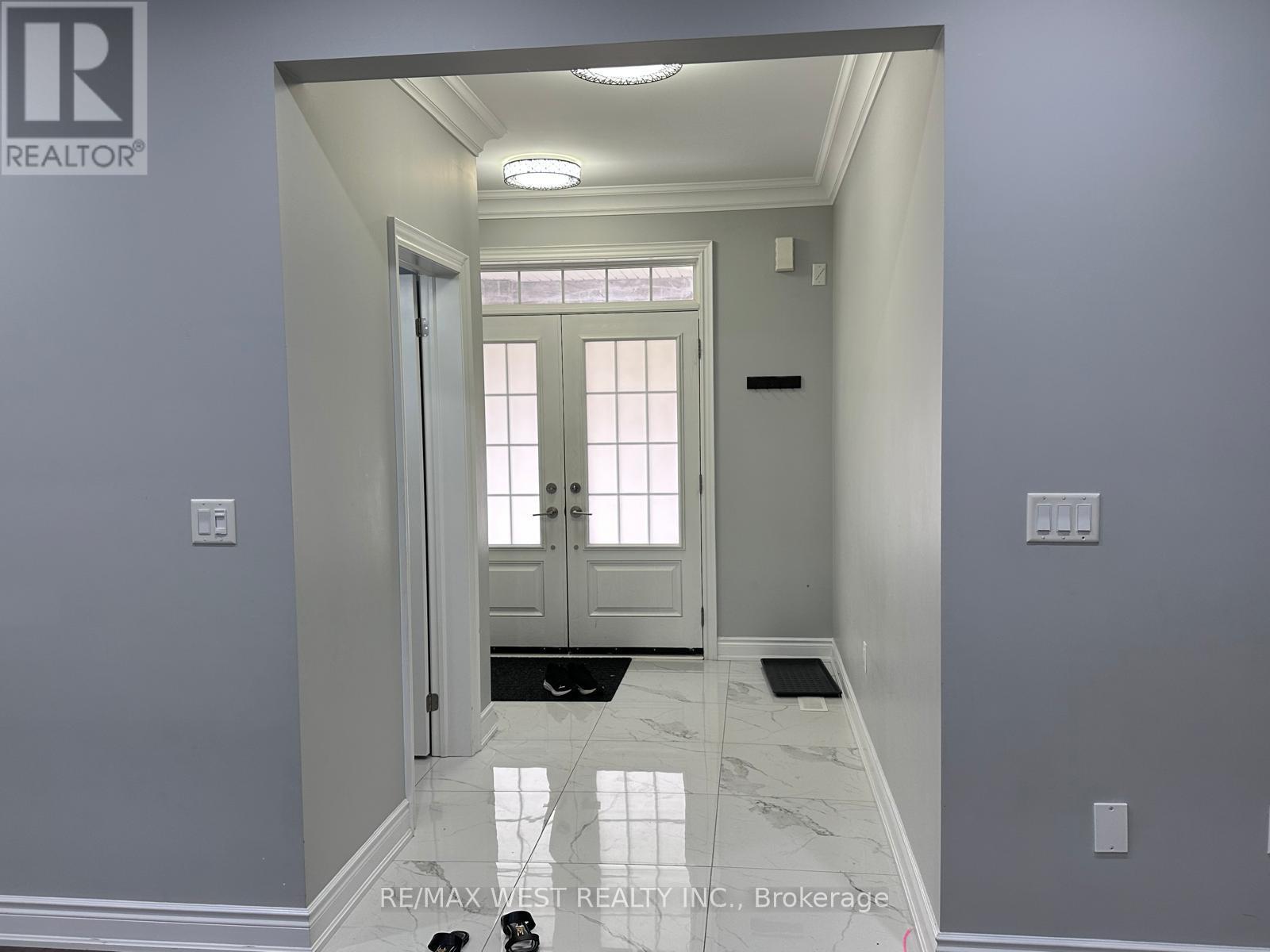 111 Scarlet Way Property Photo 3