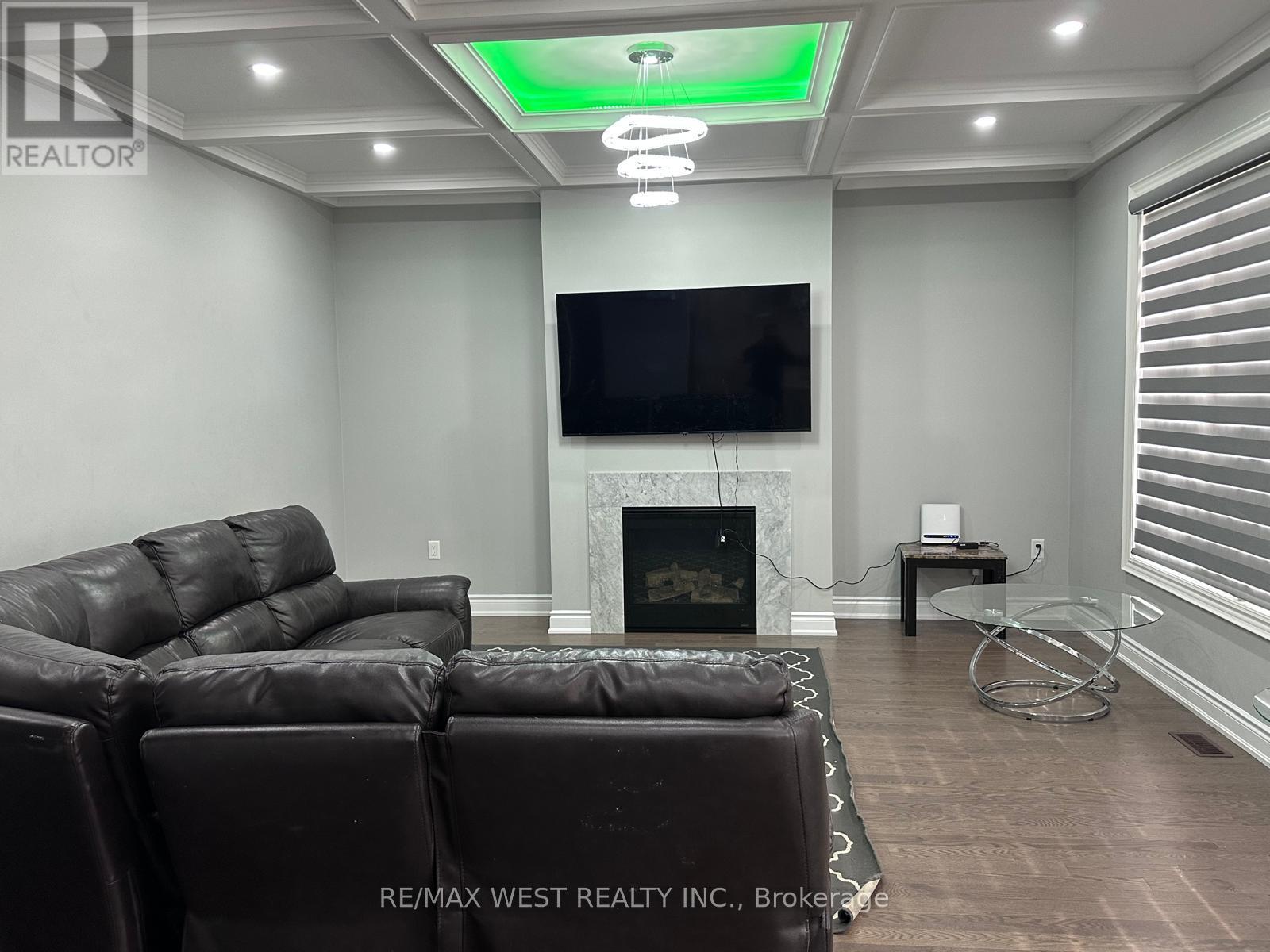 111 Scarlet Way Property Photo 6