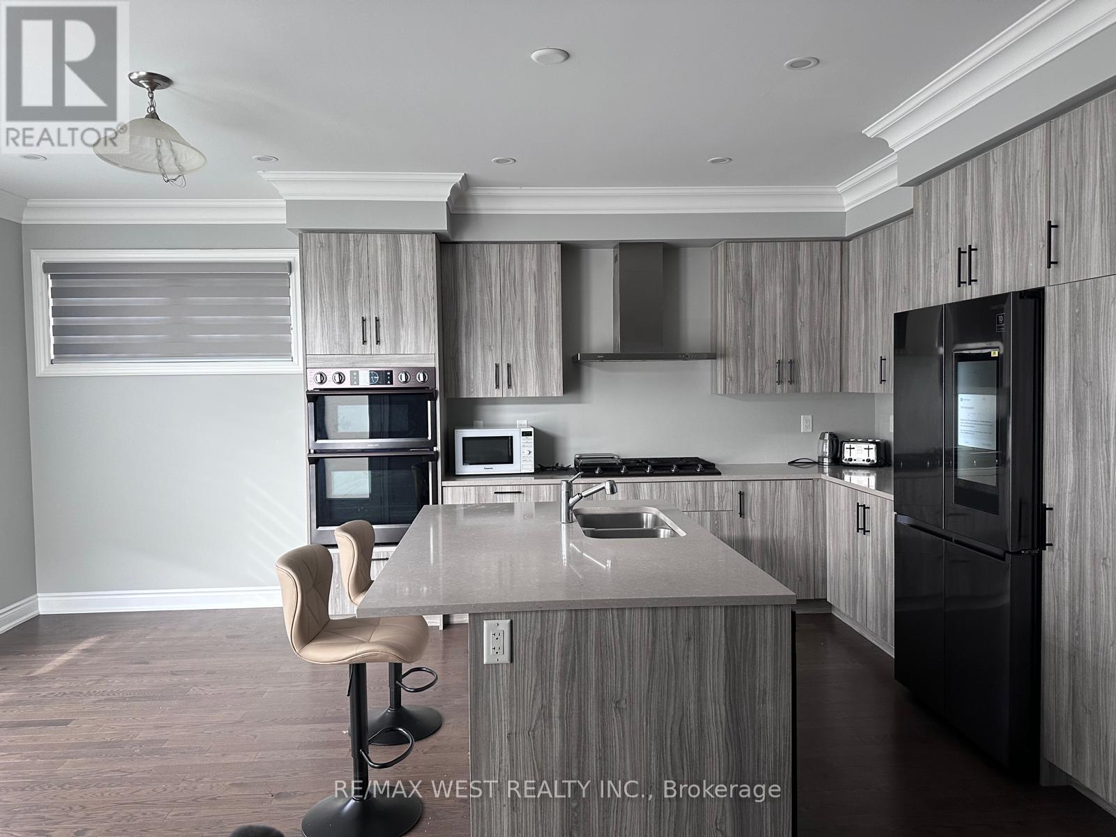 111 Scarlet Way Property Photo 10