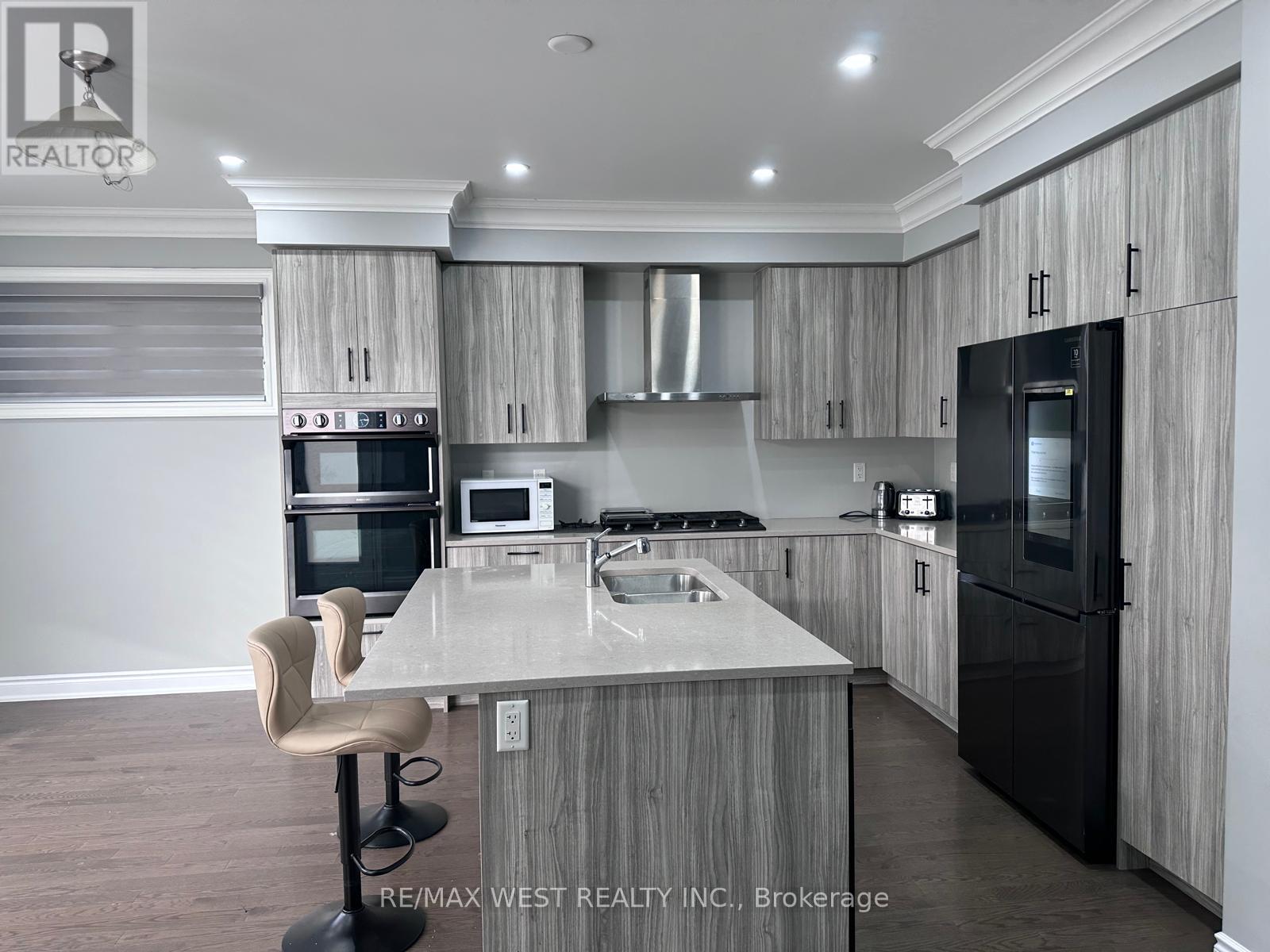 111 Scarlet Way Property Photo 11