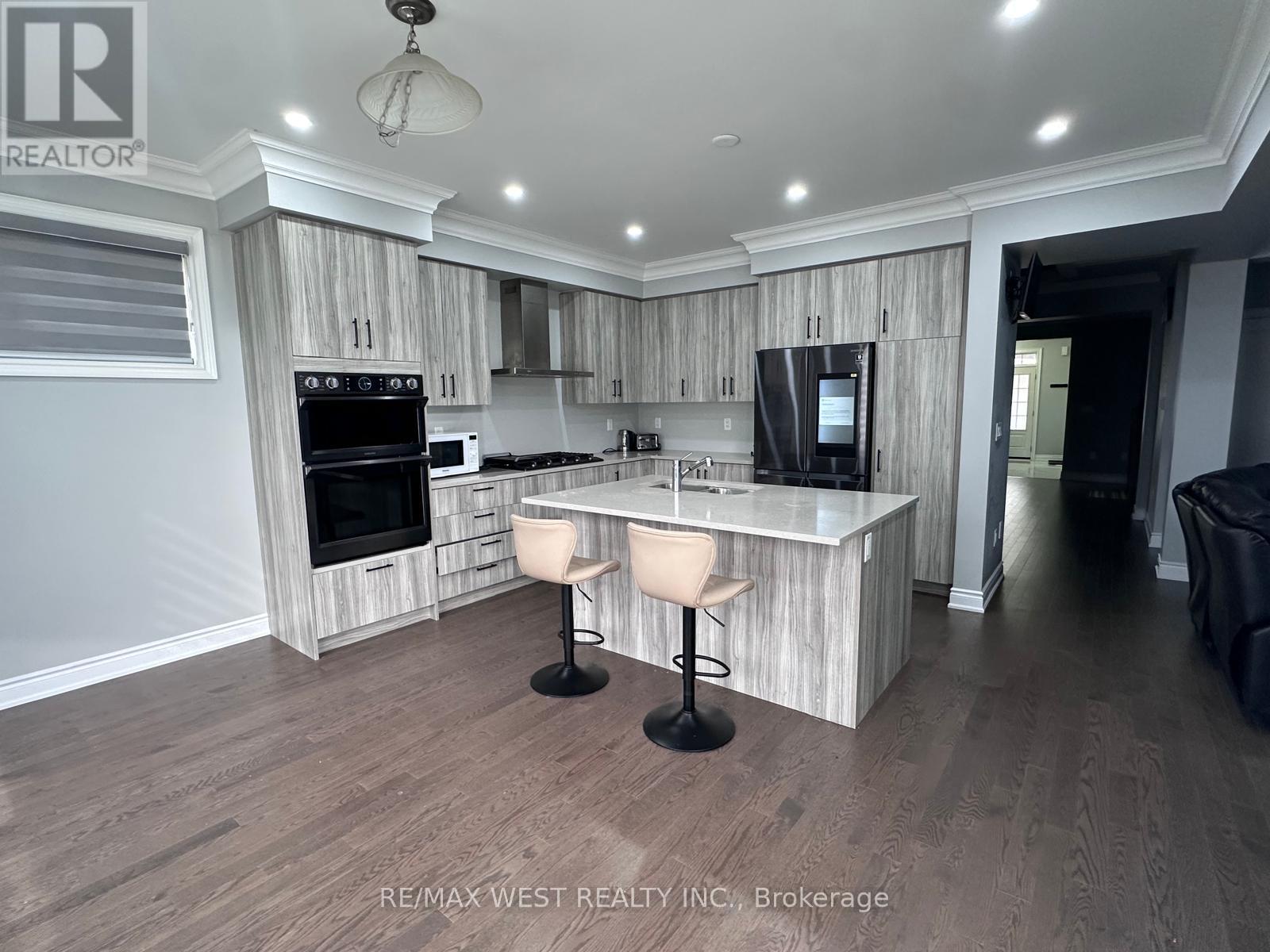 111 Scarlet Way Property Photo 12