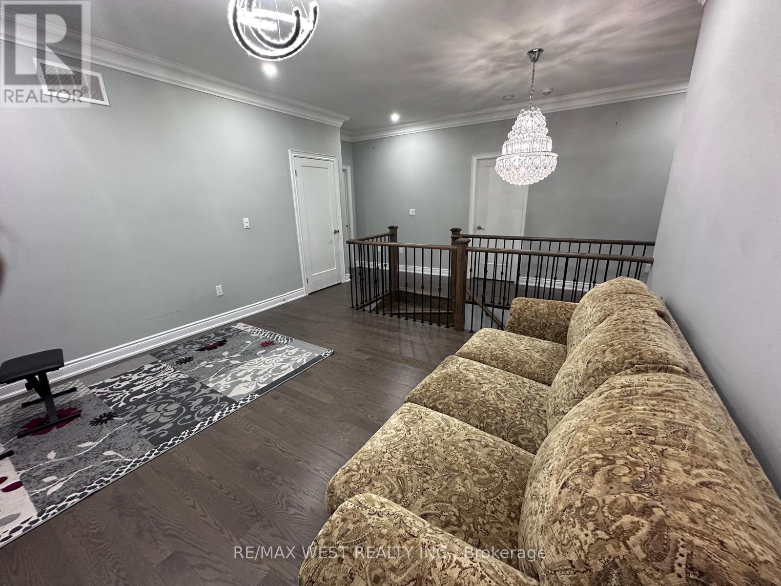 111 Scarlet Way Property Photo 16