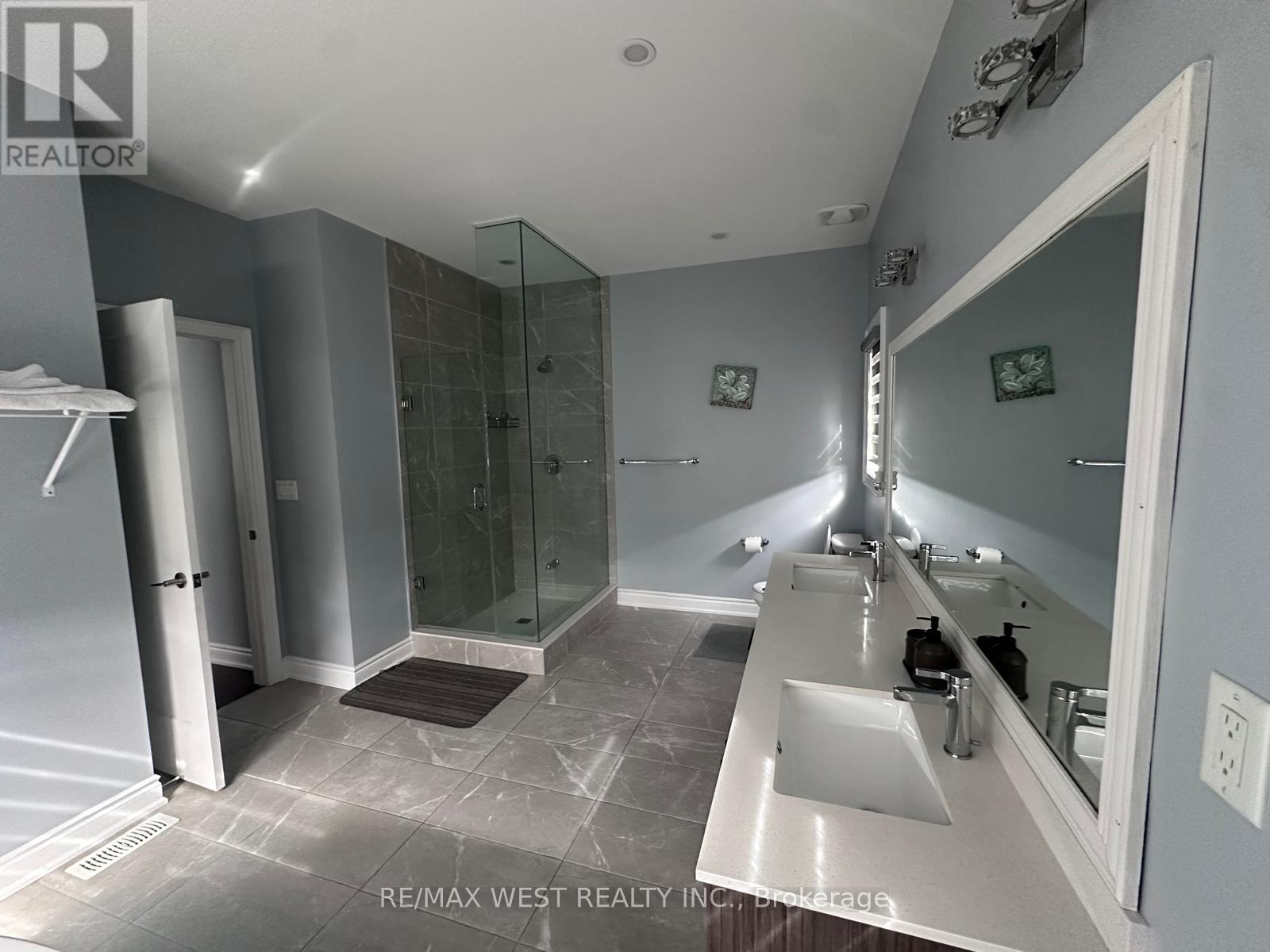 111 Scarlet Way Property Photo 18
