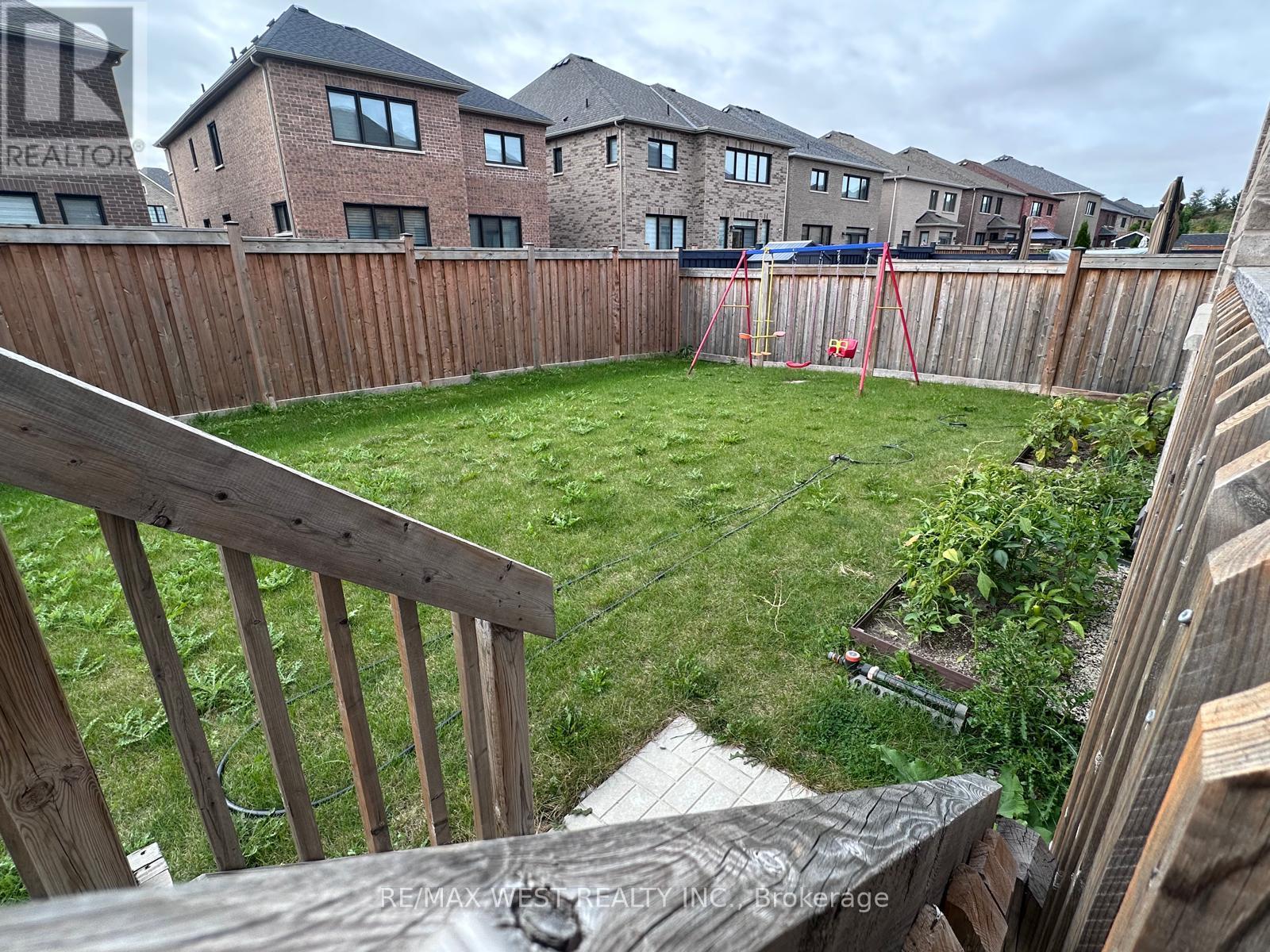 111 Scarlet Way Property Photo 24