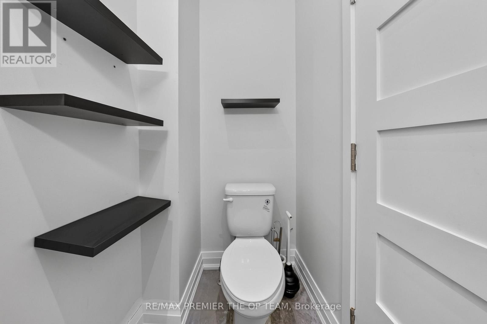 1 & 1a Upper - 2900 Langstaff Road Property Photo 12