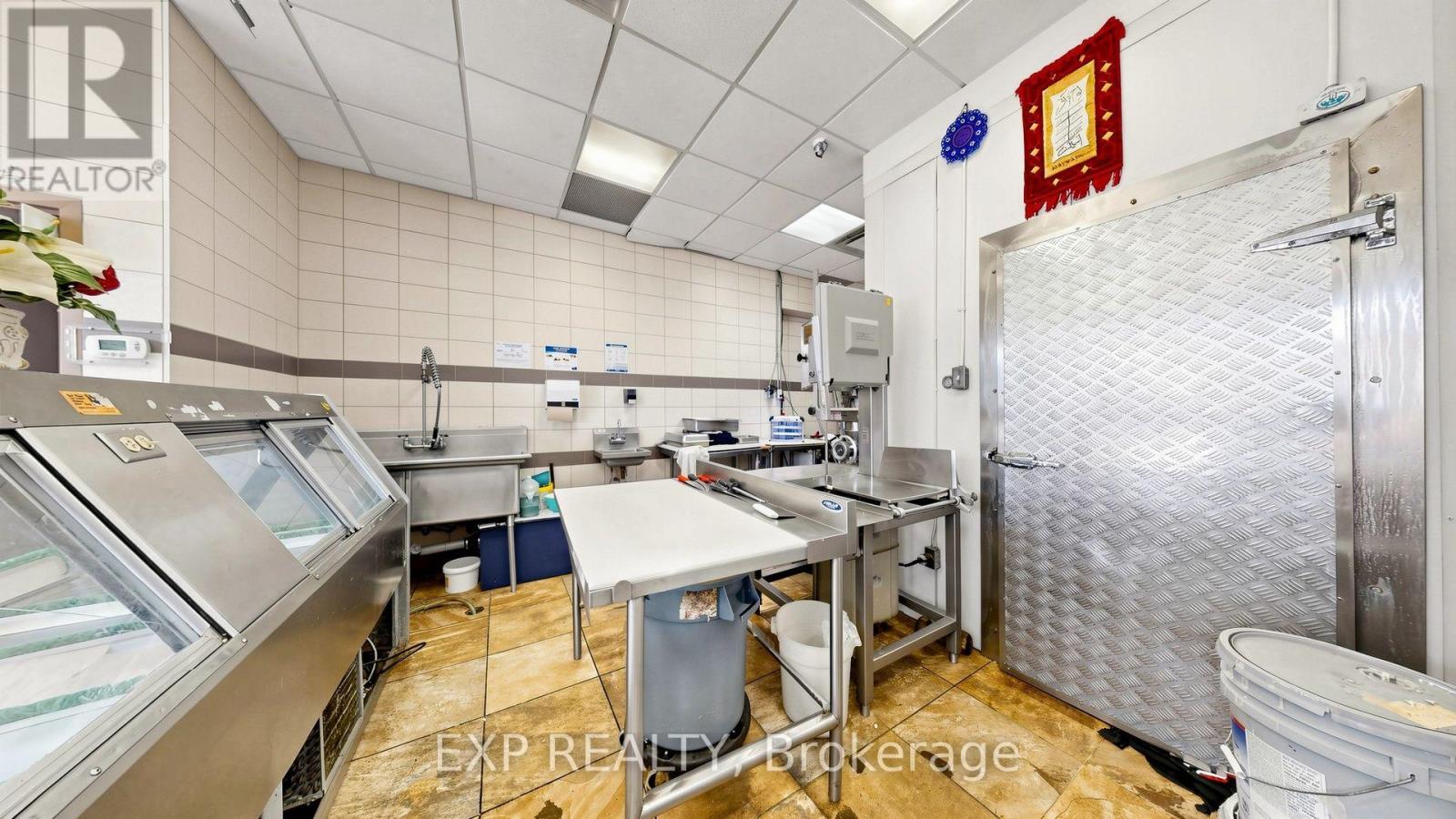 8 - 12960 Yonge Street Property Photo 9