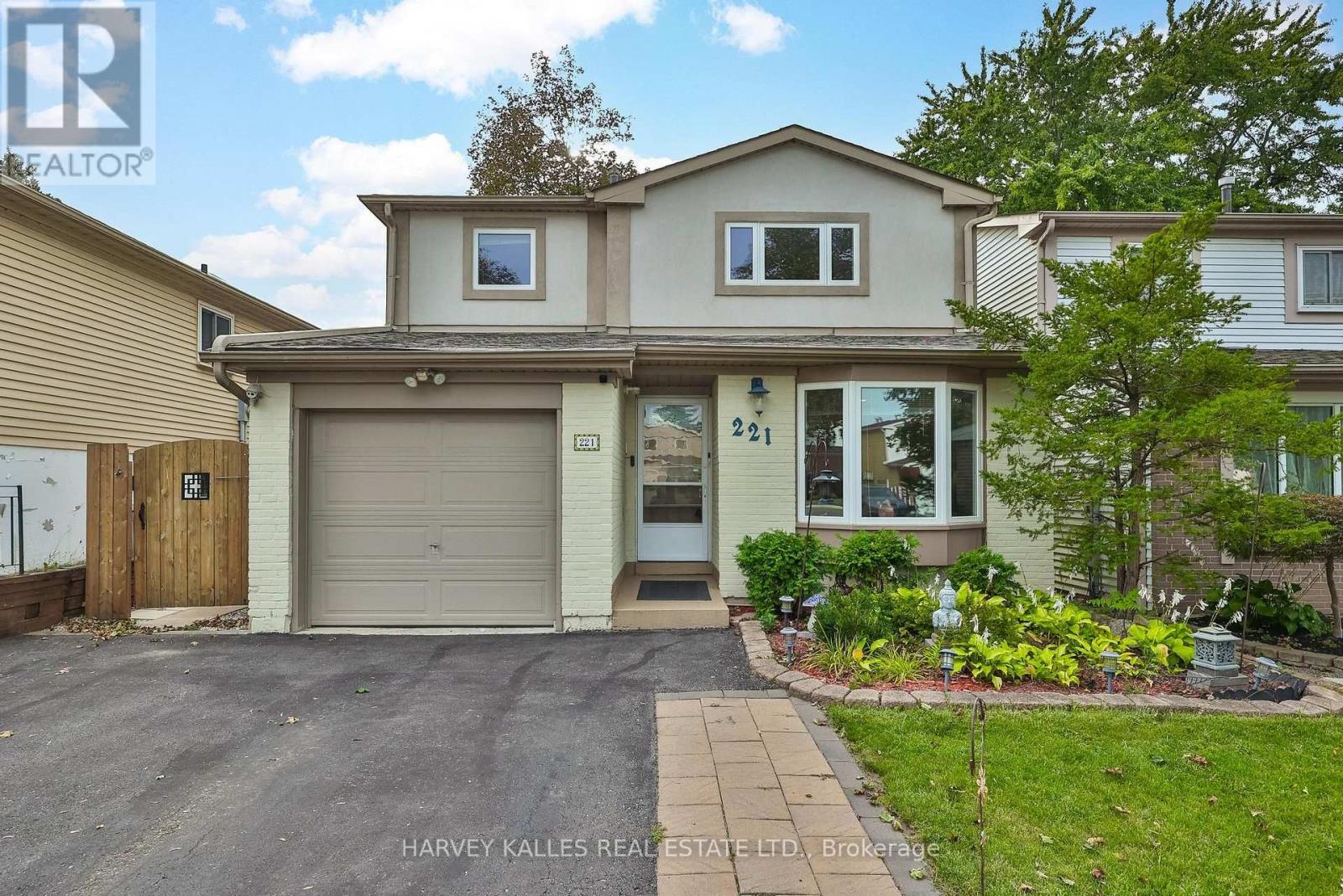 221 Snowshoe Crescent Property Photo 1