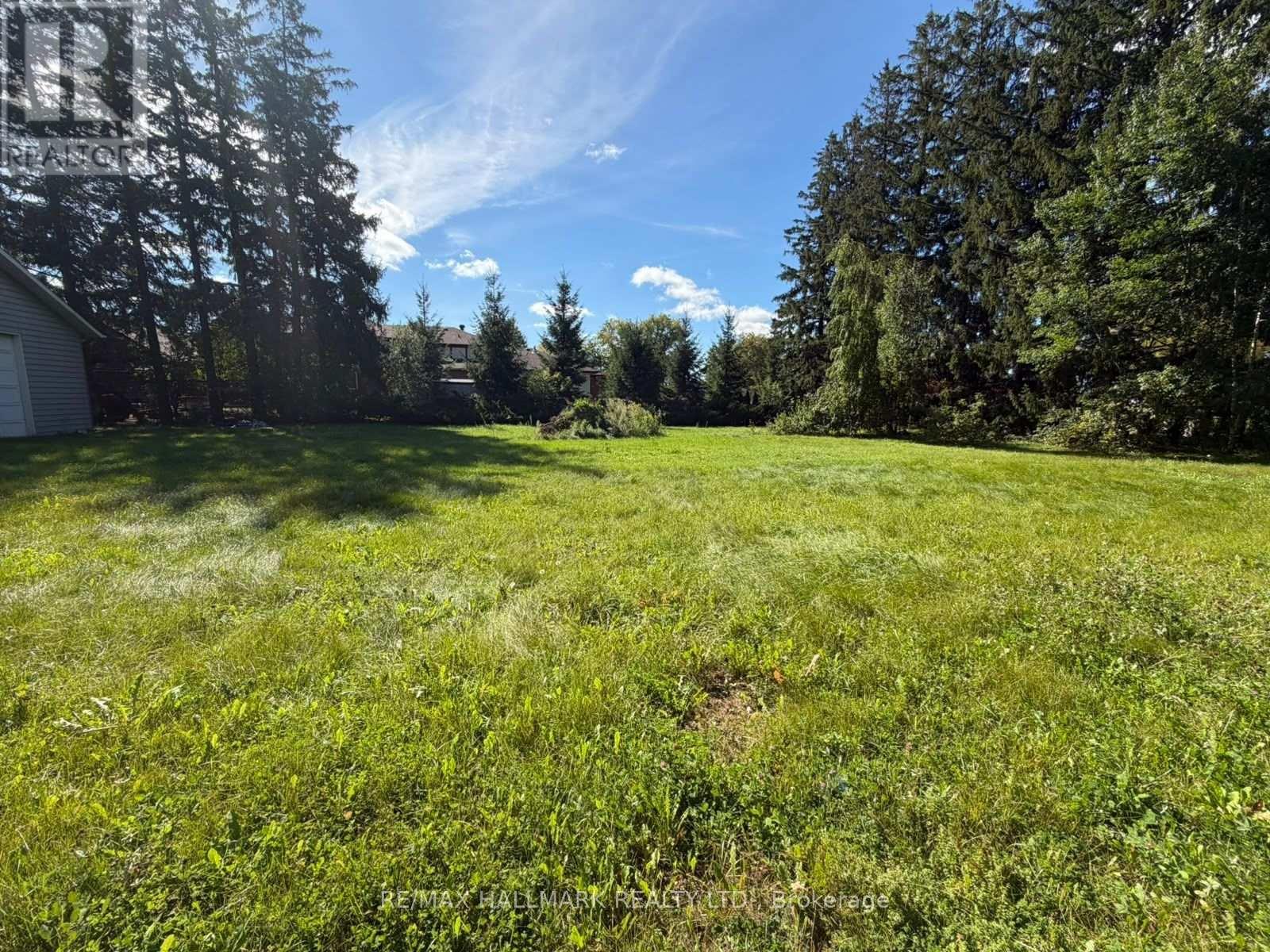13918 Leslie Street Property Photo 3