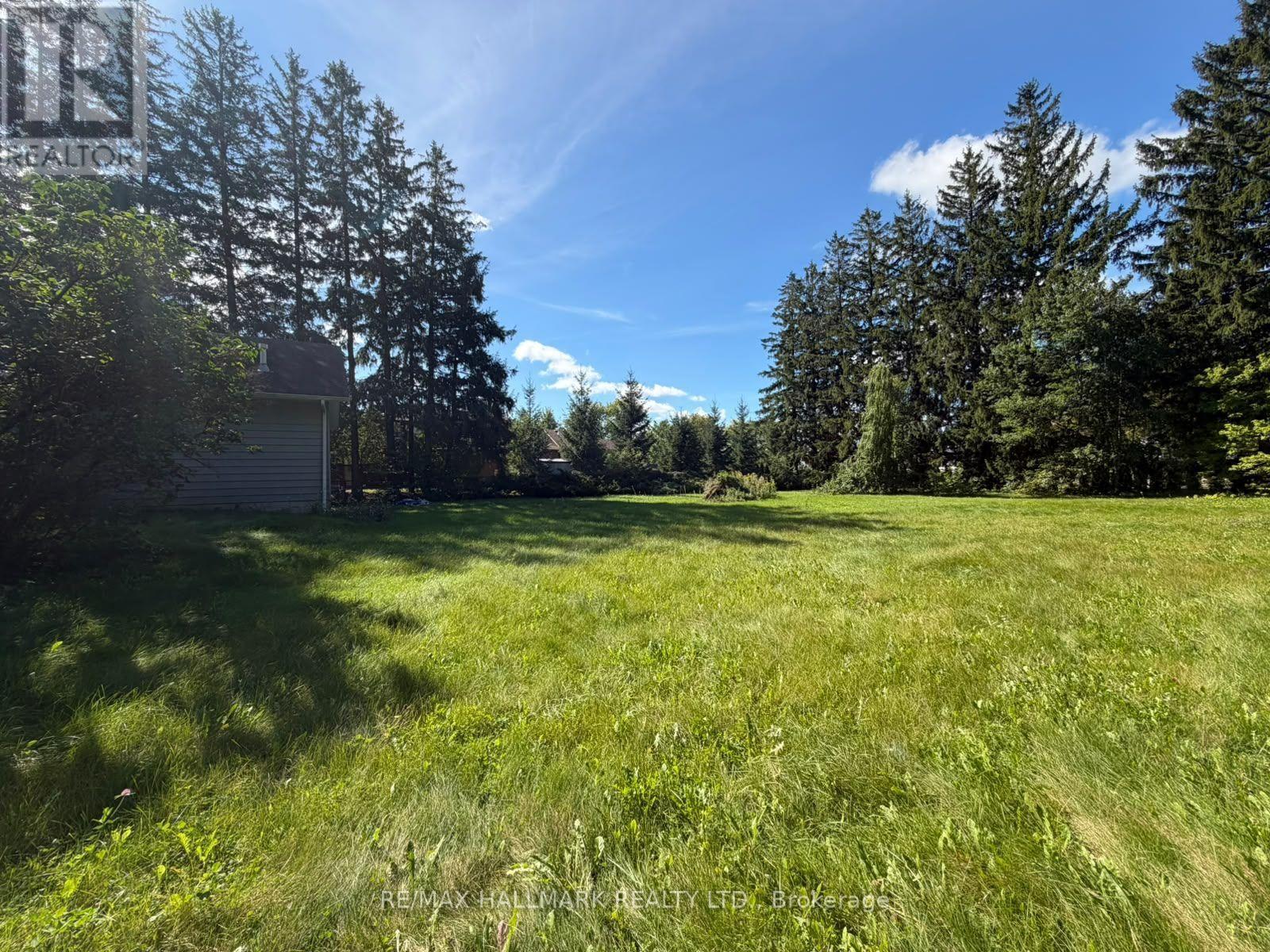 13918 Leslie Street Property Photo 4