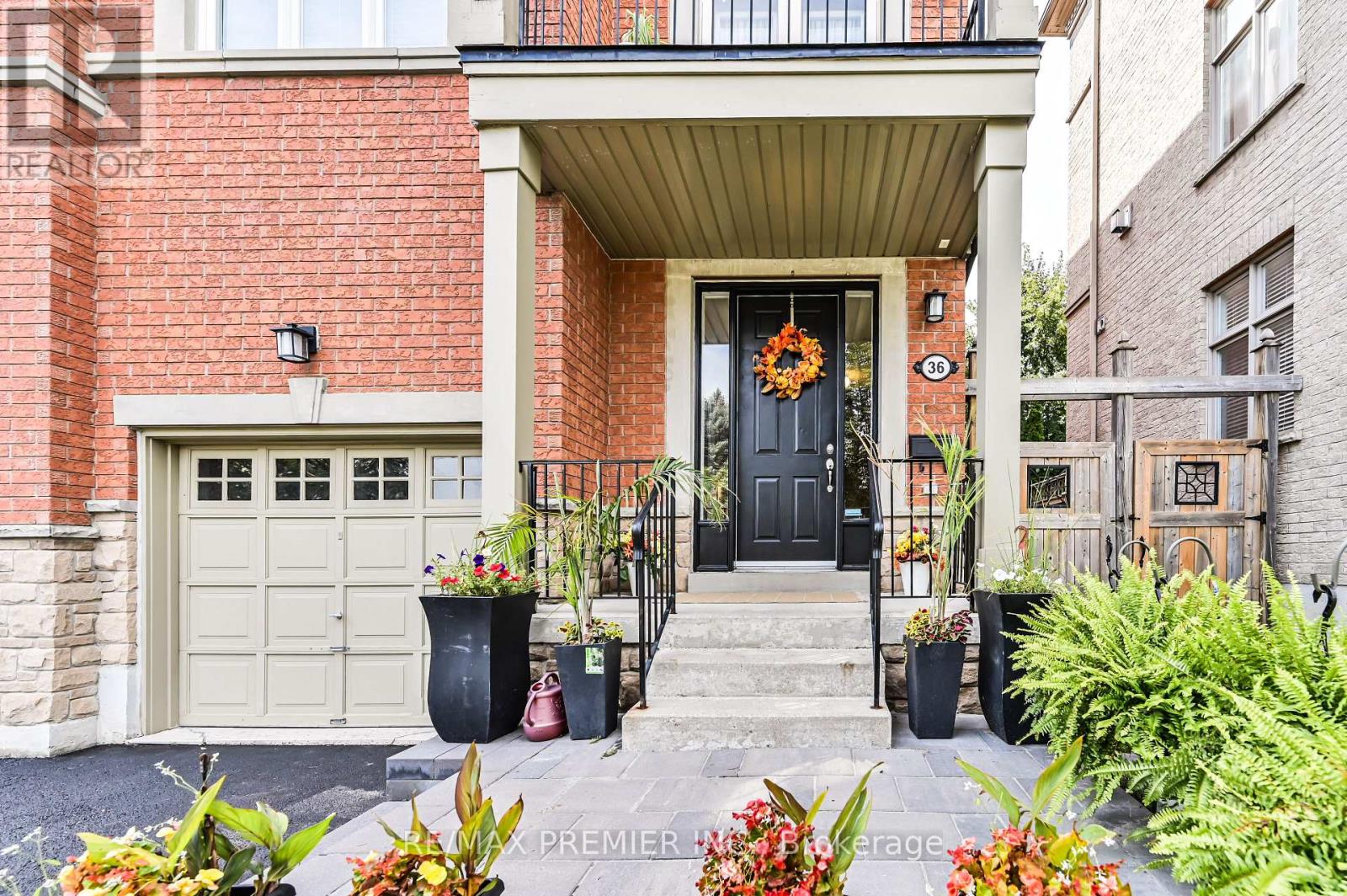 36 HELEN STREET Property Photo 1