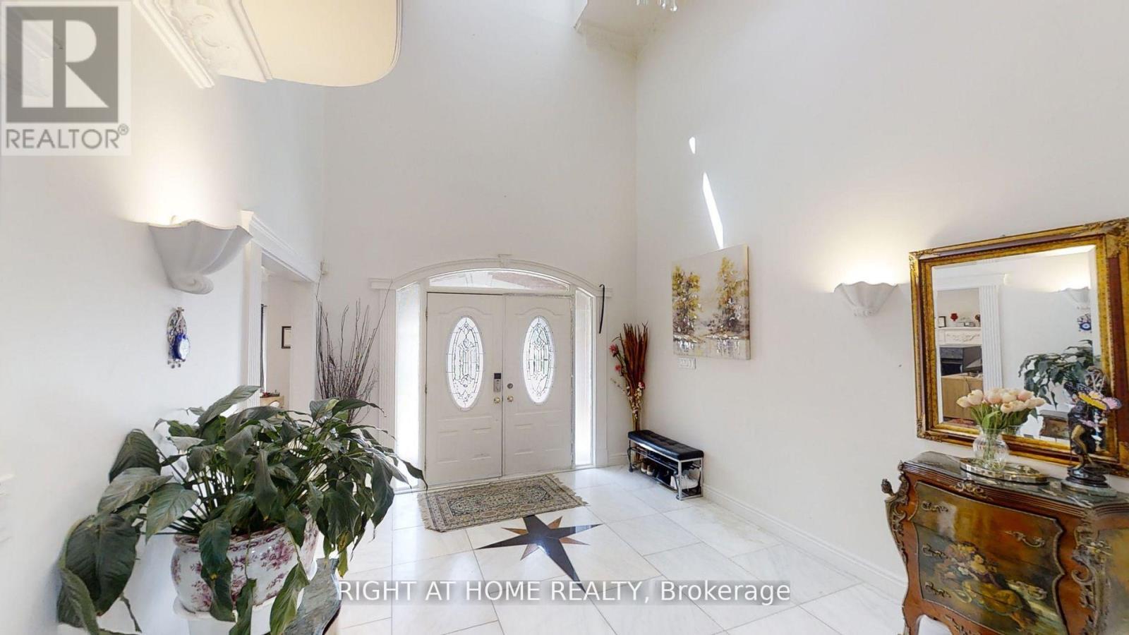 31 Northgate Crescent E Property Photo 3