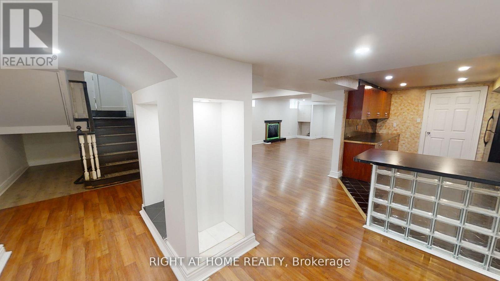 31 Northgate Crescent E Property Photo 45