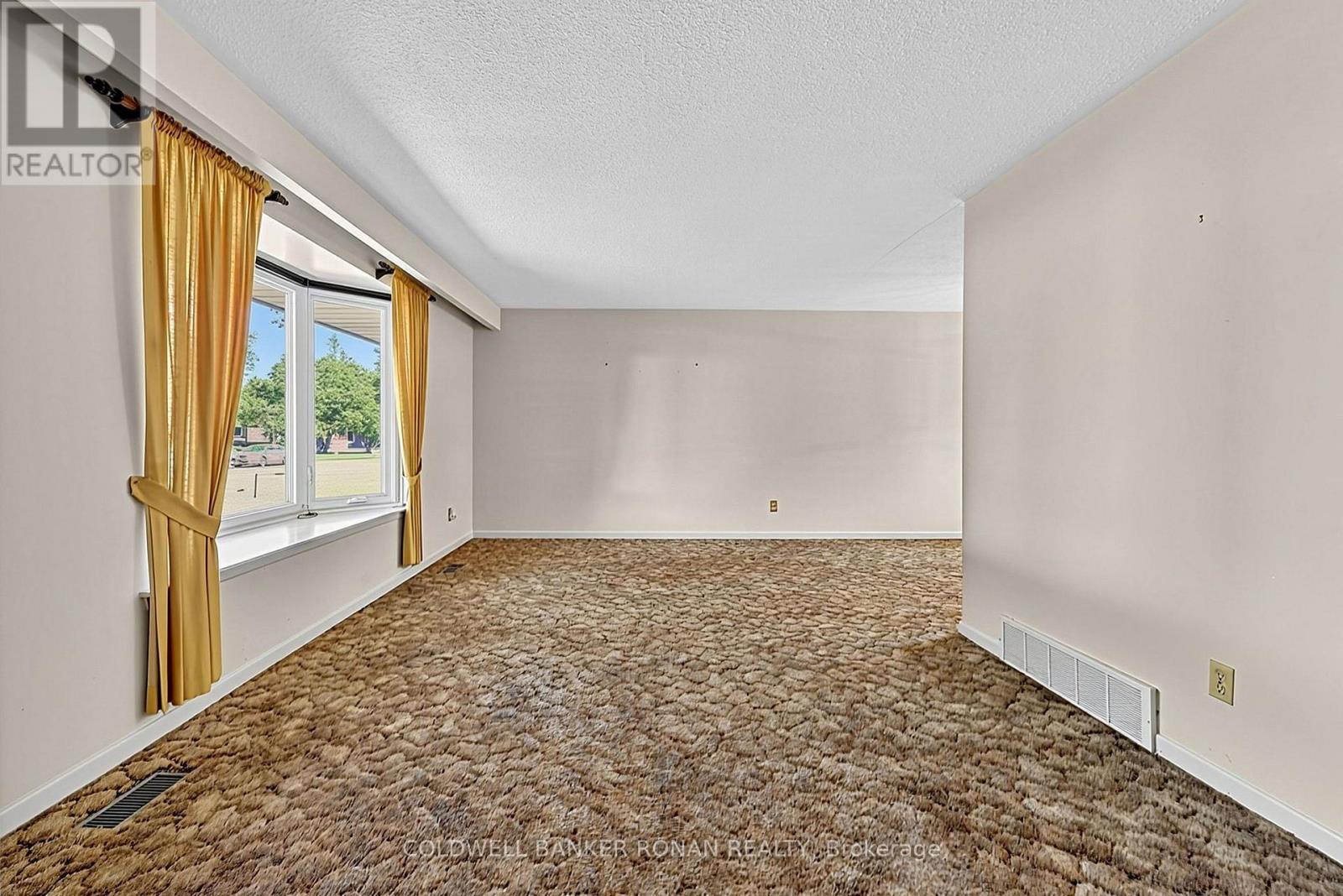 13 Grohal Drive Property Photo 12