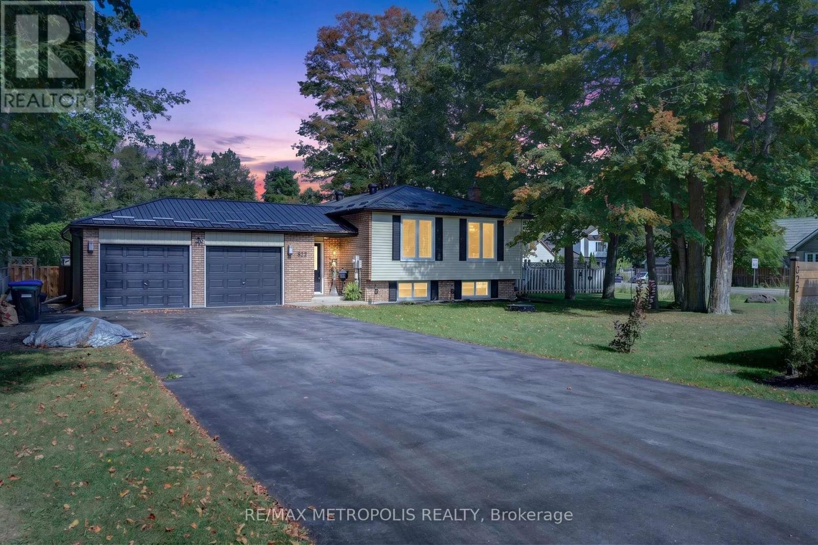 822 10th Line Property Photo 2