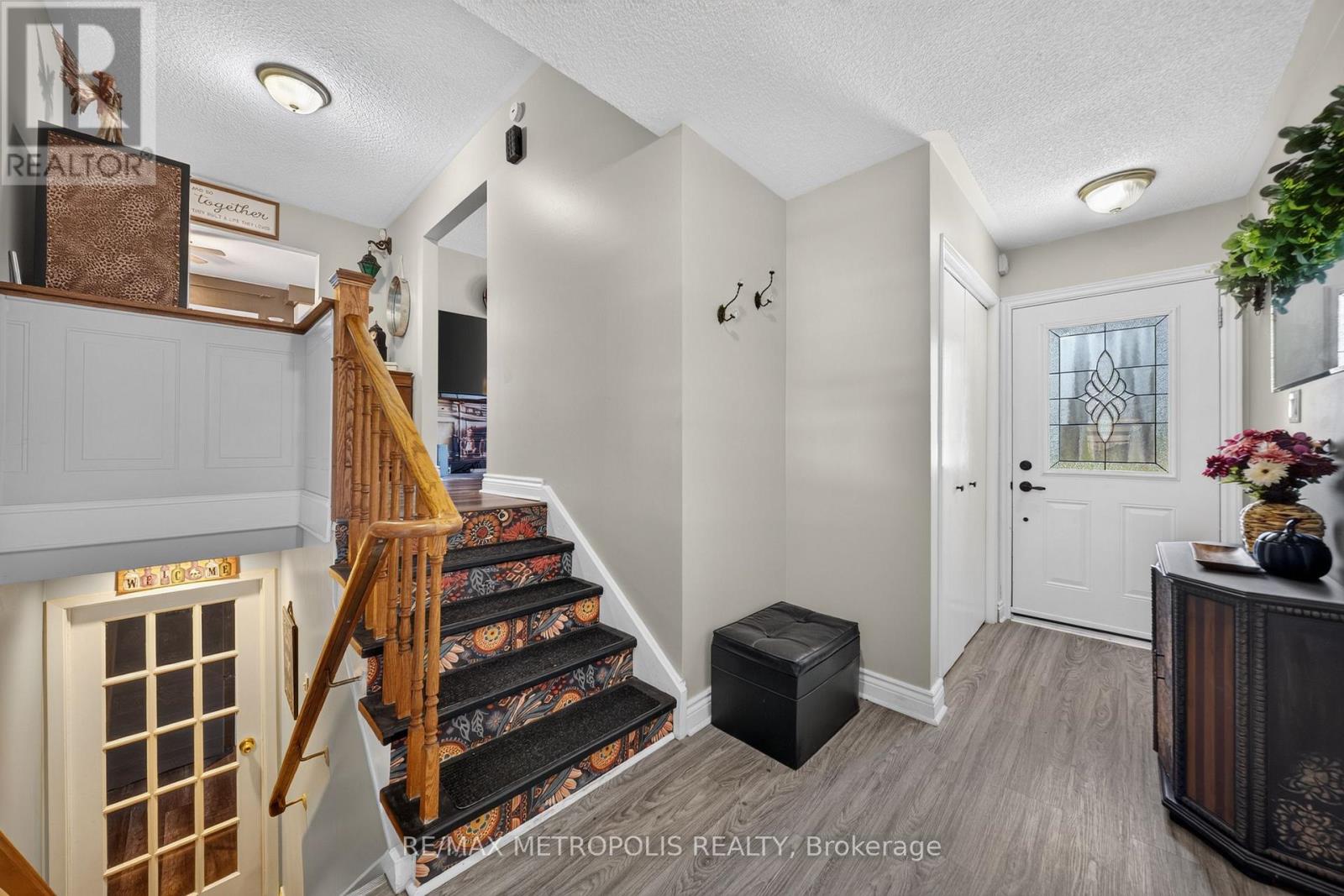 822 10th Line Property Photo 6