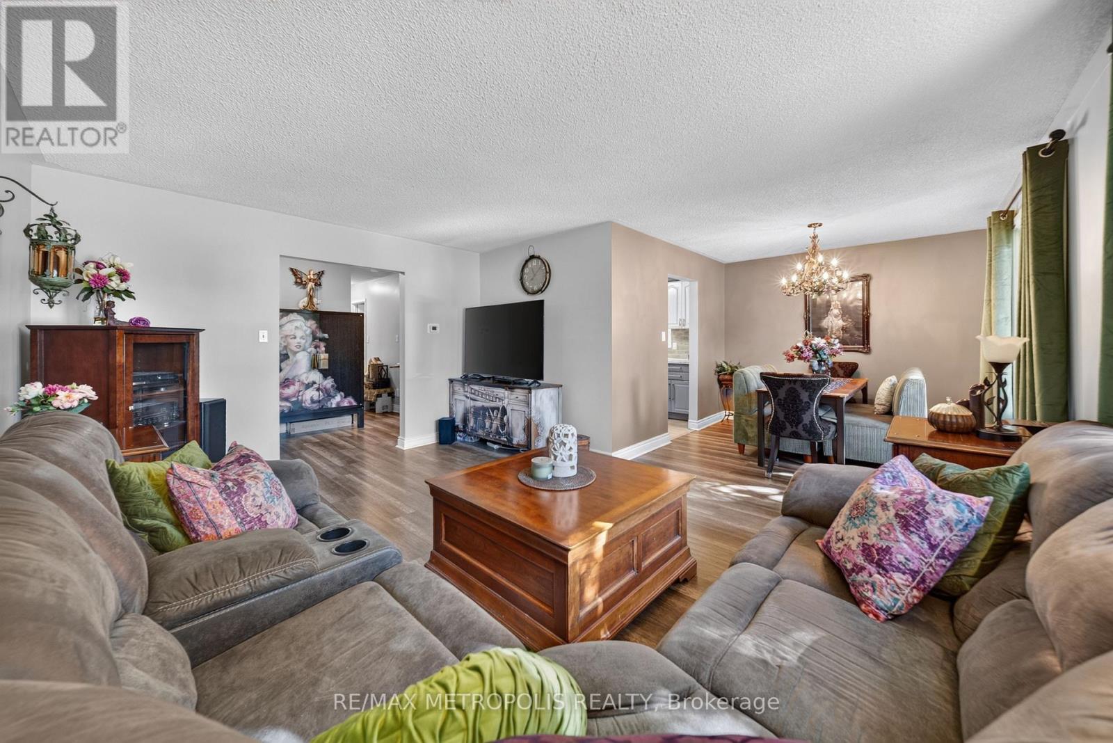 822 10th Line Property Photo 12