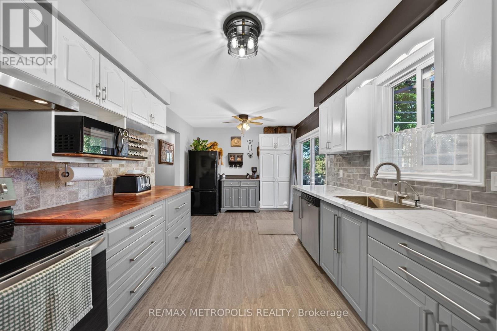822 10th Line Property Photo 15