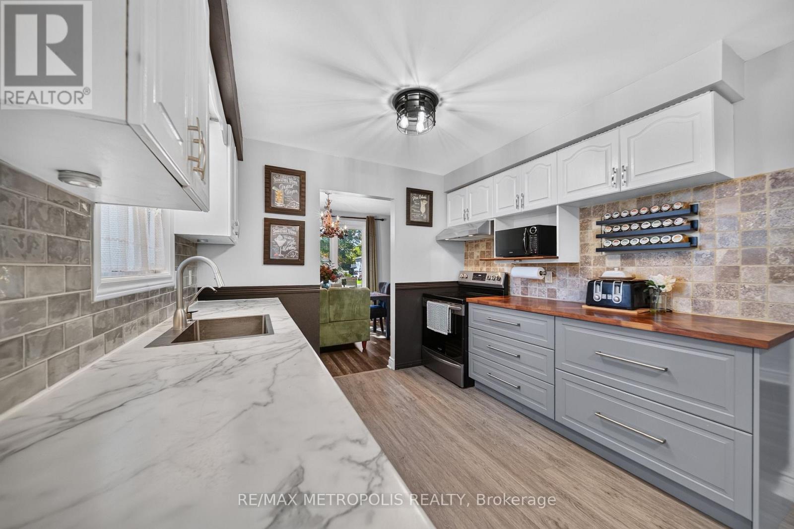 822 10th Line Property Photo 16