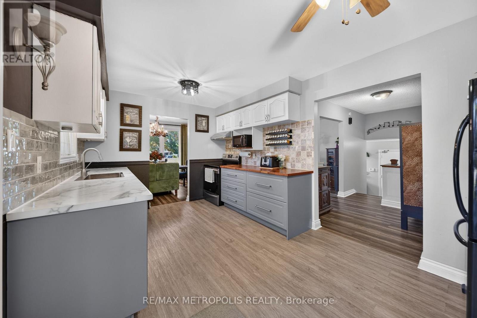 822 10th Line Property Photo 17