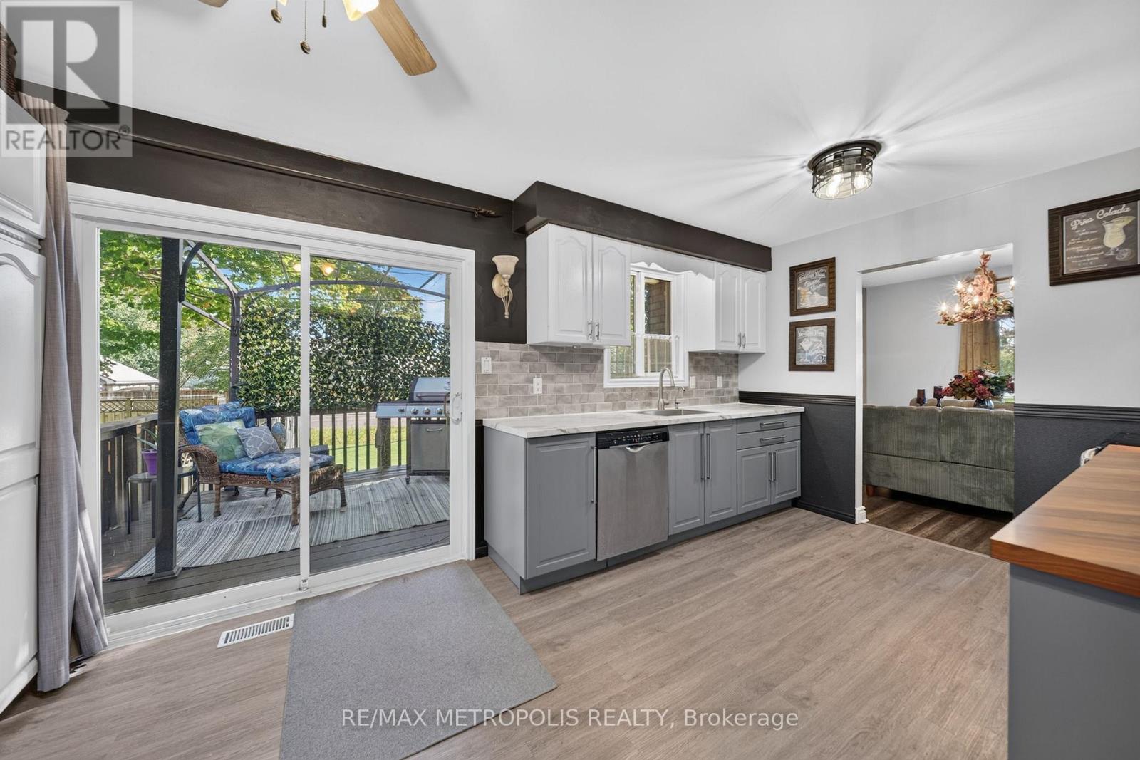 822 10th Line Property Photo 18