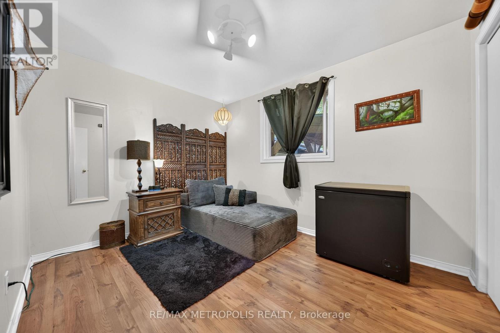 822 10th Line Property Photo 26