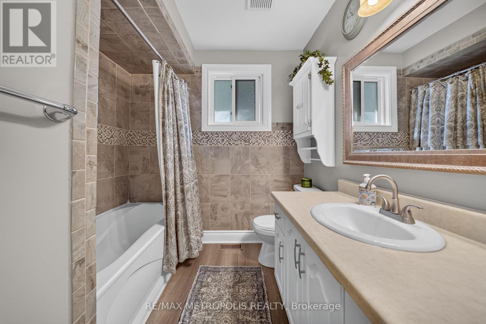 822 10th Line Property Photo 27