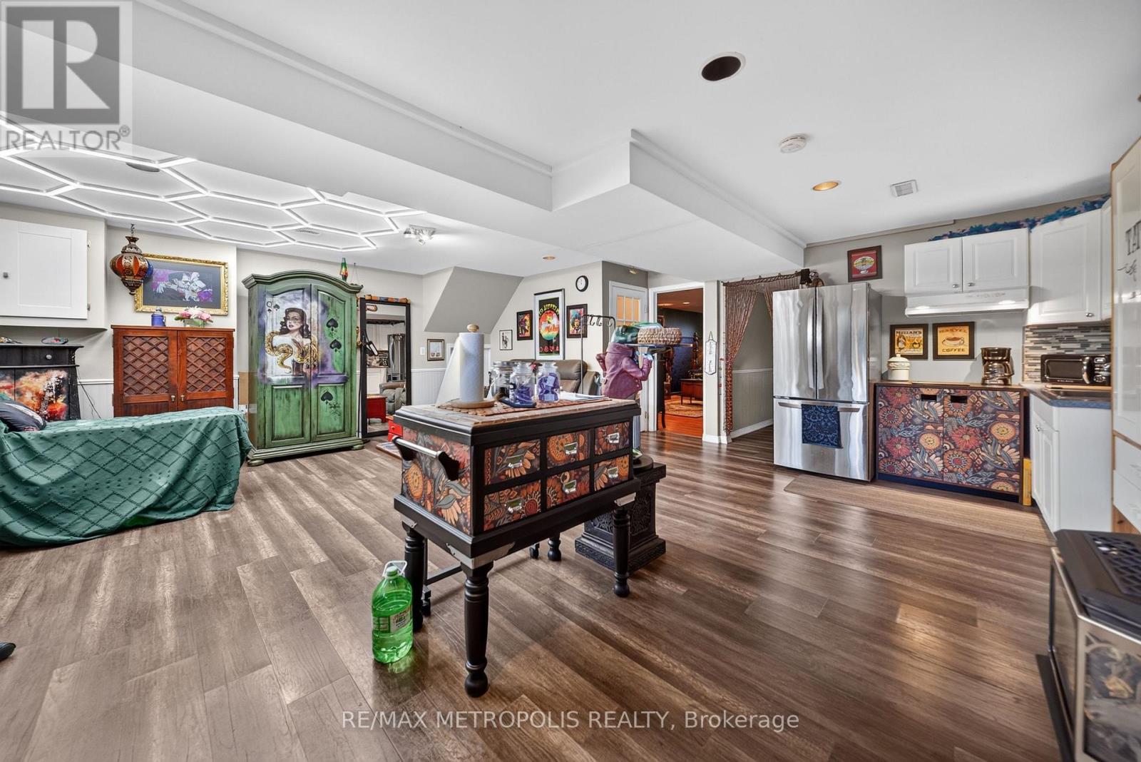 822 10th Line Property Photo 32