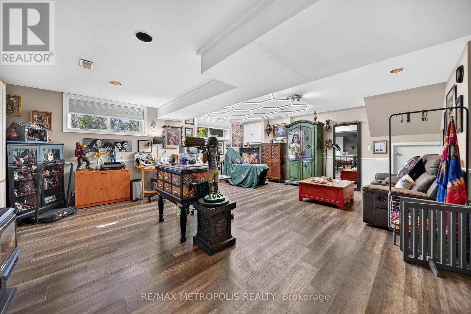 822 10th Line Property Photo 33