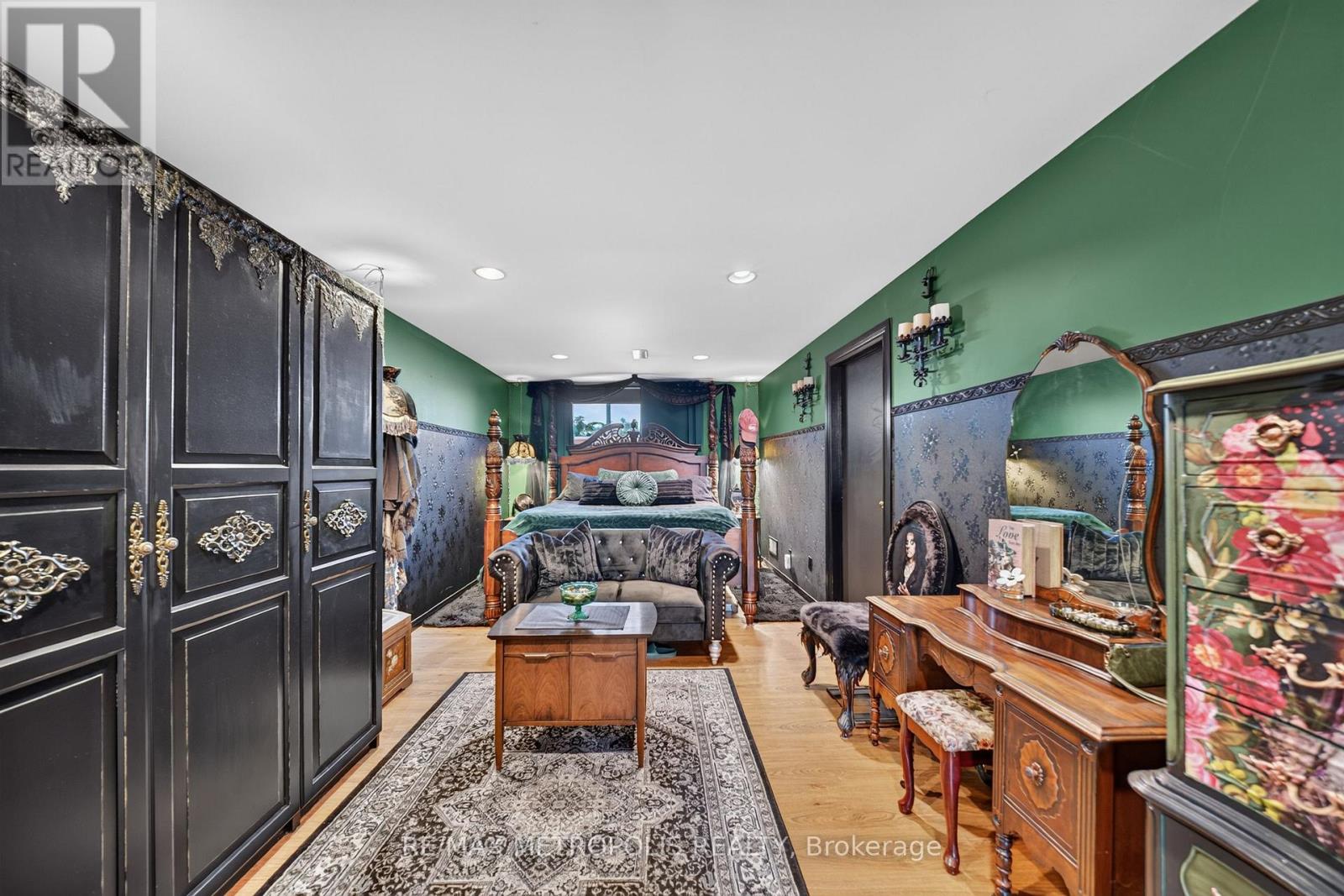 822 10th Line Property Photo 34