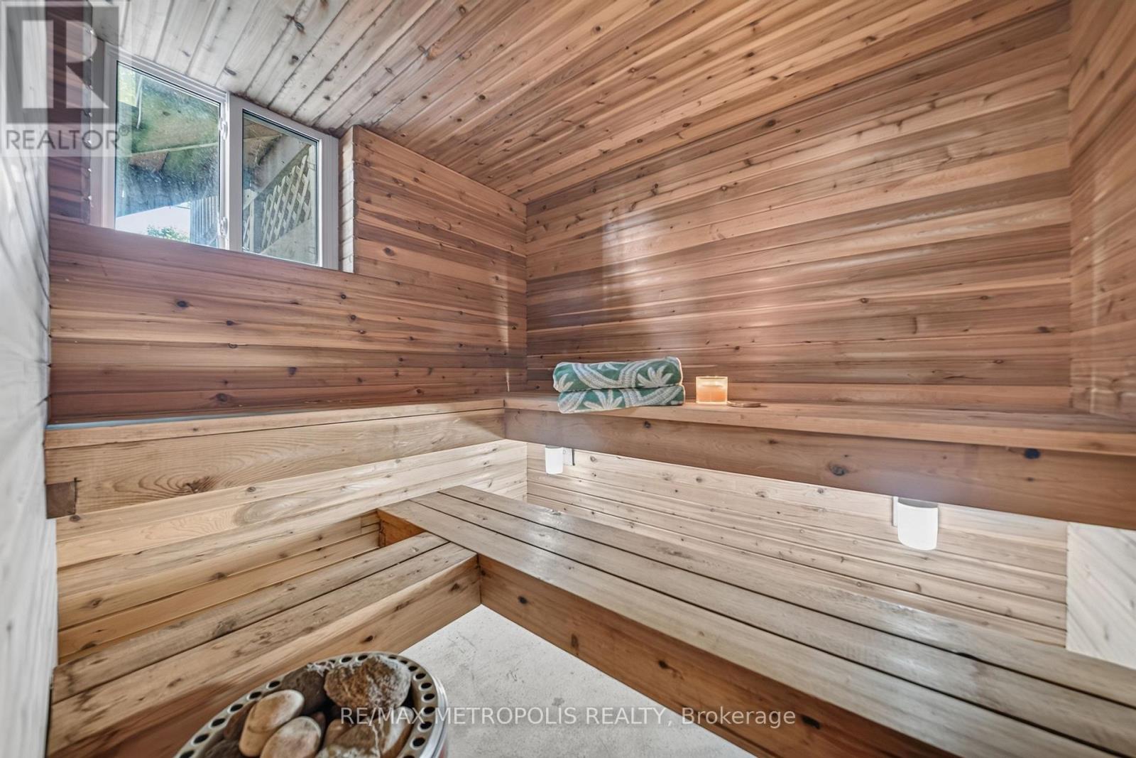 822 10th Line Property Photo 36
