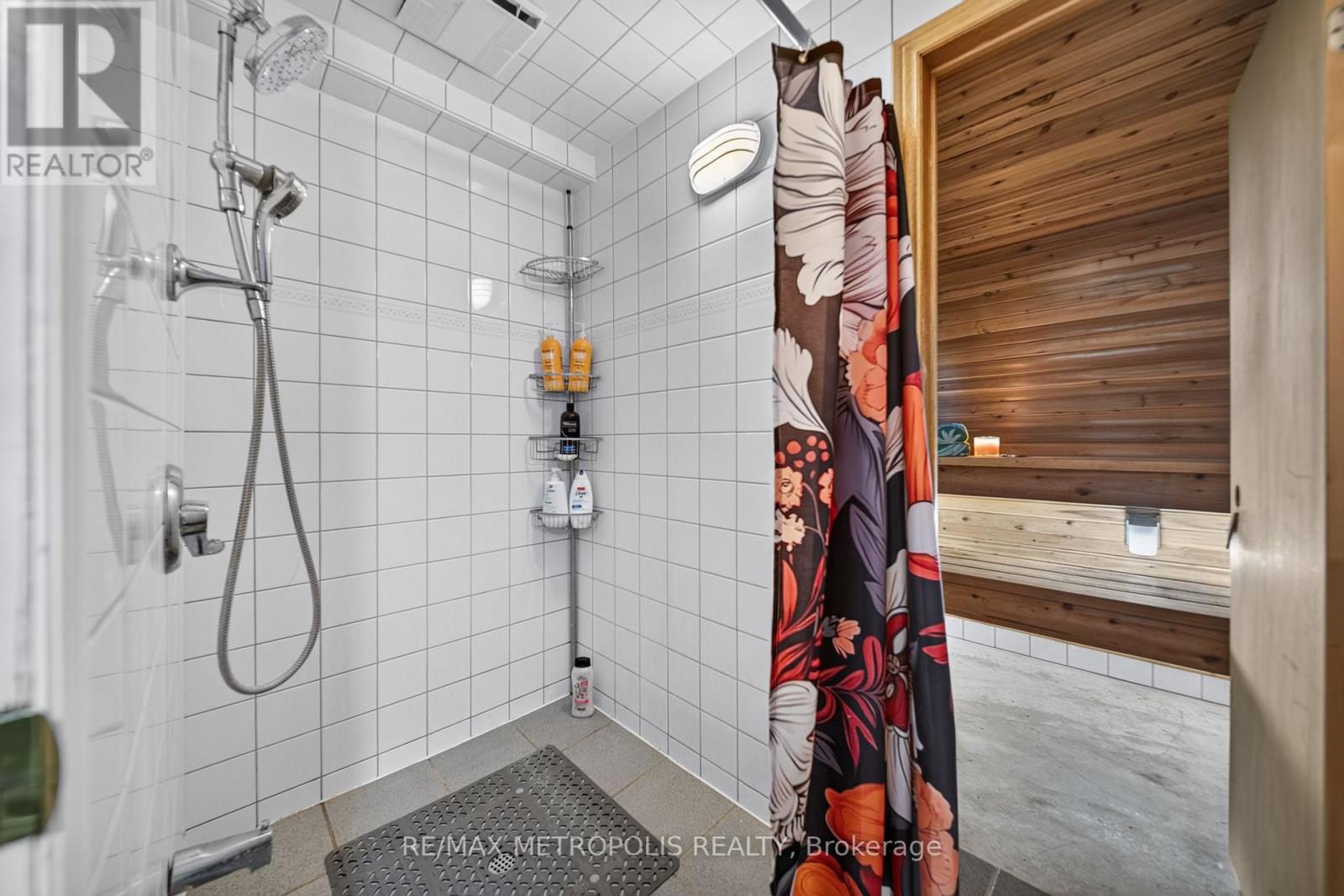 822 10th Line Property Photo 38