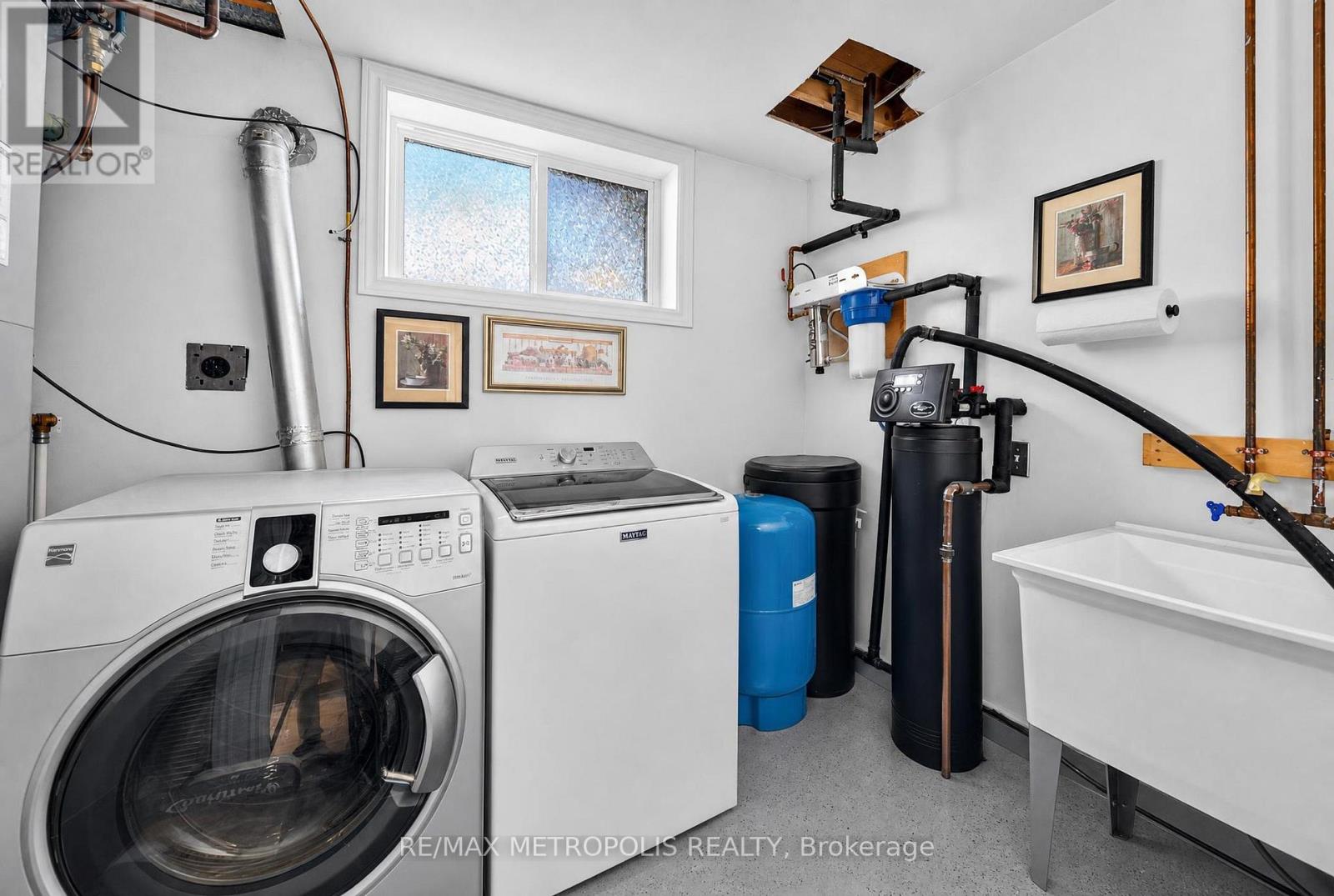 822 10th Line Property Photo 39