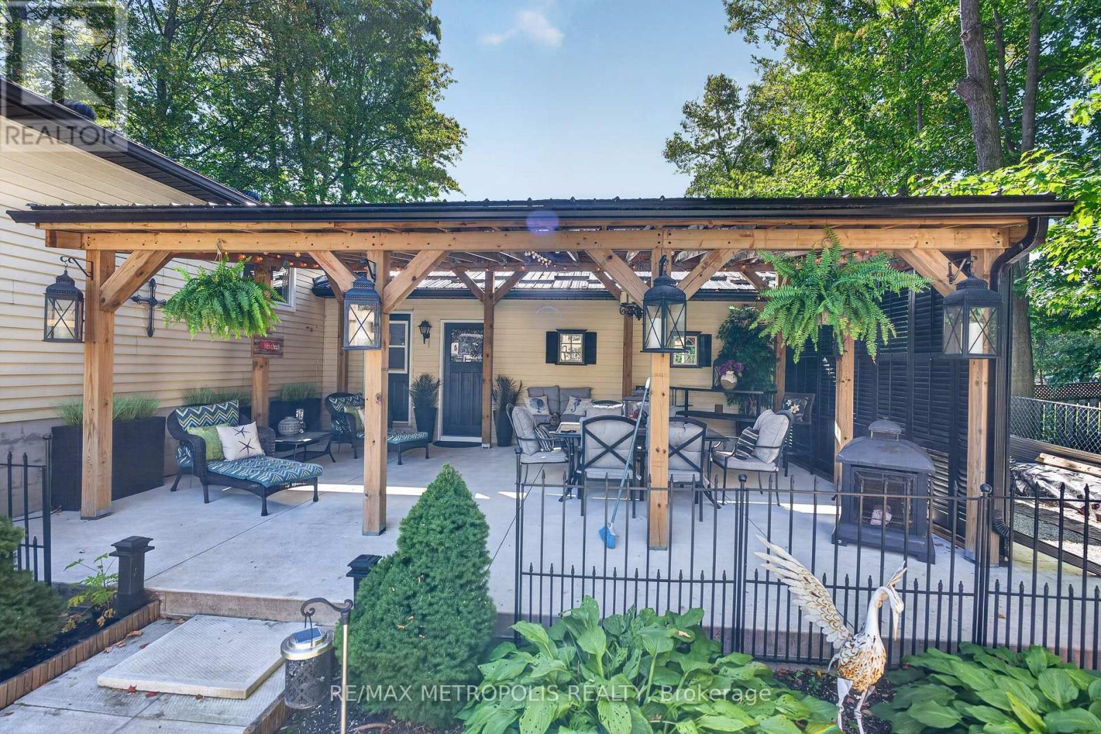 822 10th Line Property Photo 40
