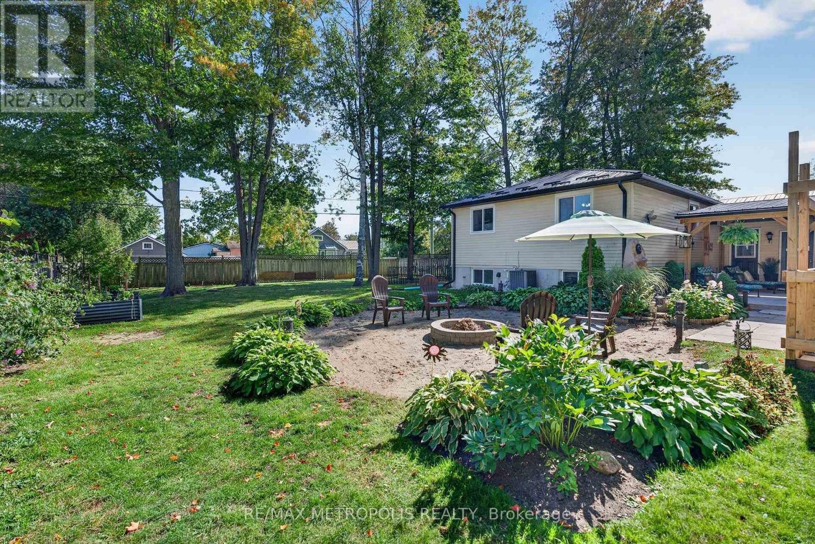 822 10th Line Property Photo 41