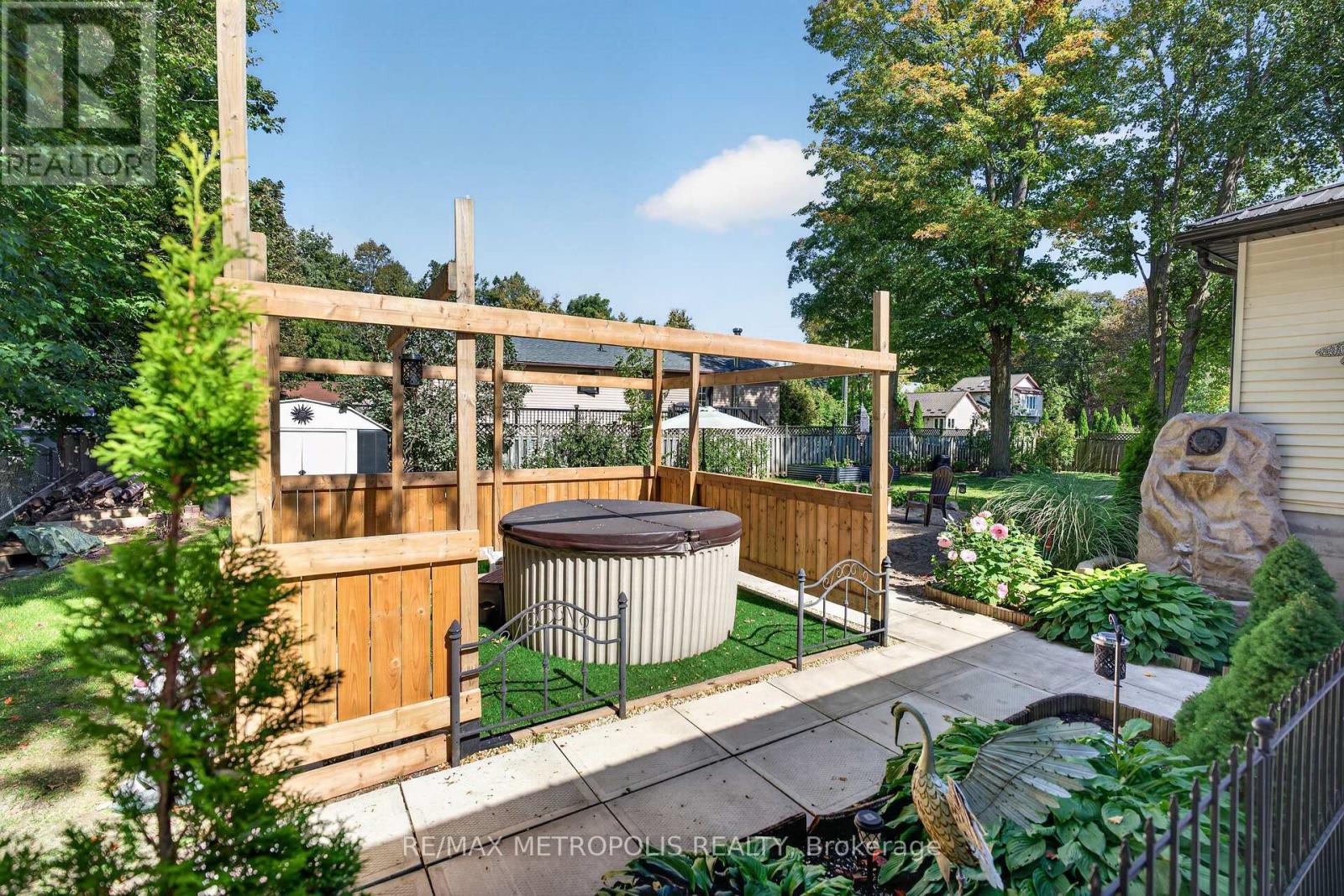 822 10th Line Property Photo 43