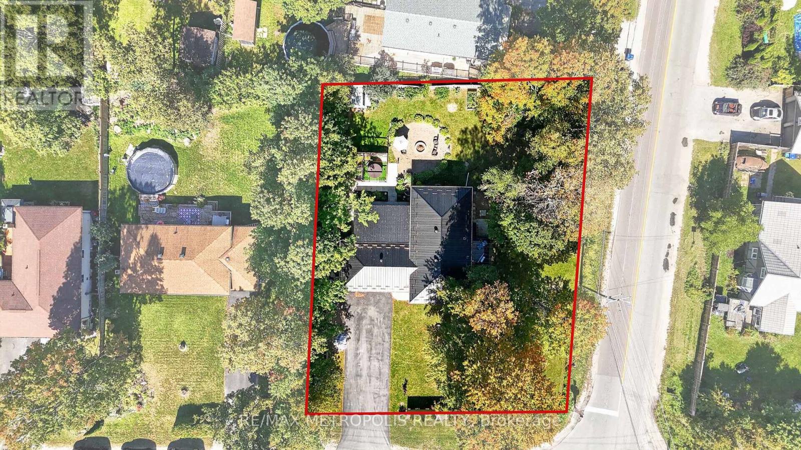 822 10th Line Property Photo 44