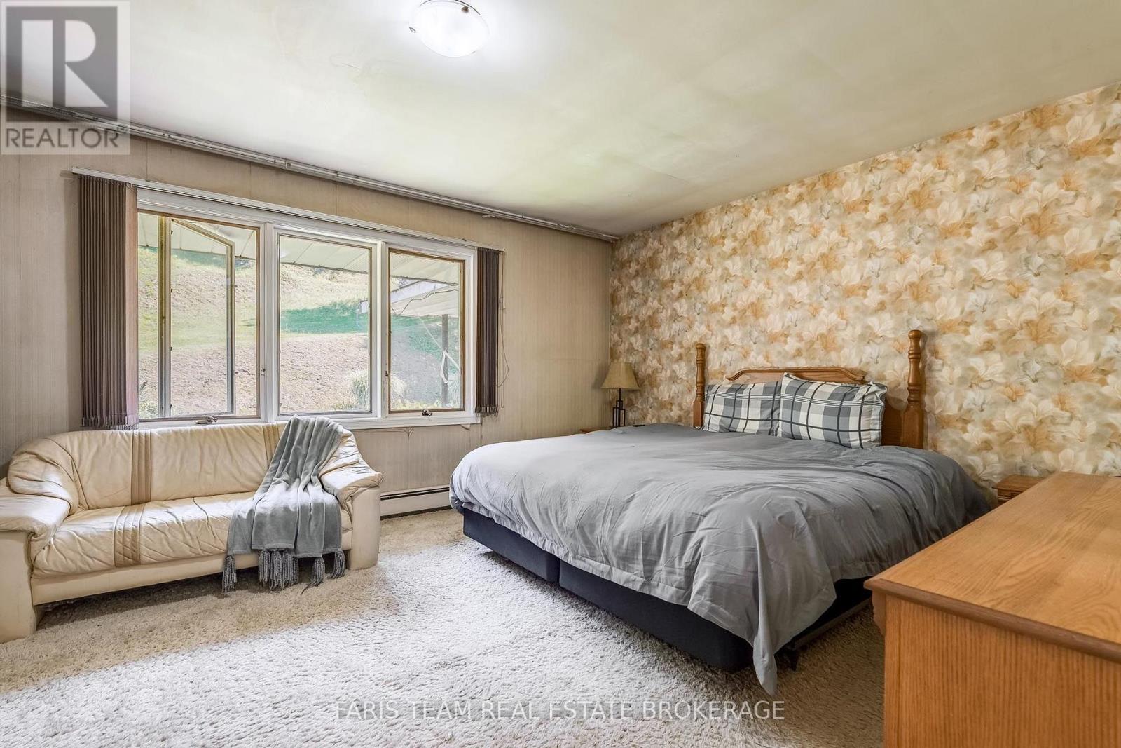 5809 10th Side Road Property Photo 17