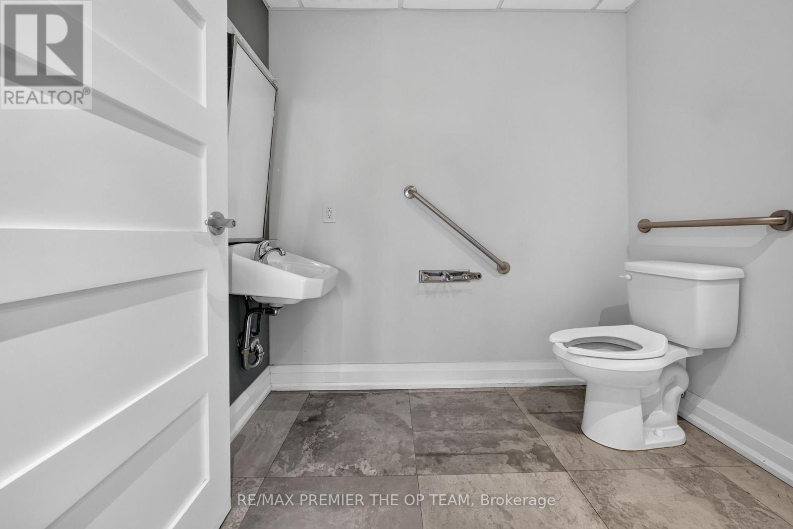 1 & 1a Main - 2900 Langstaff Road Property Photo 12