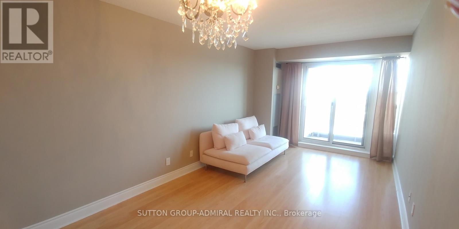#1712 - 7 North Park Road Property Photo 3